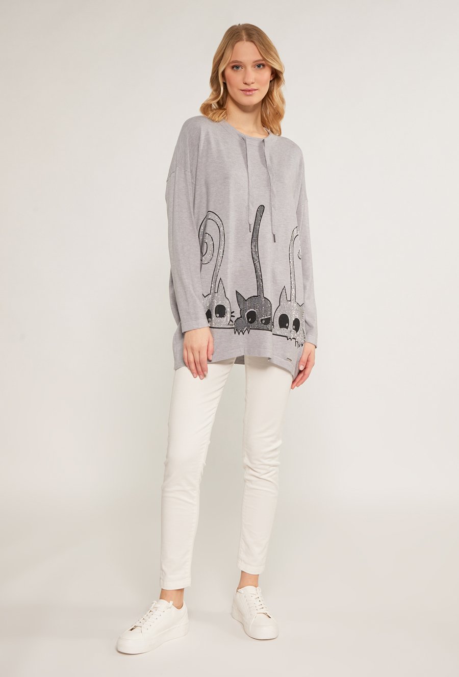 Sweter z dżetowym wzorem w koty
