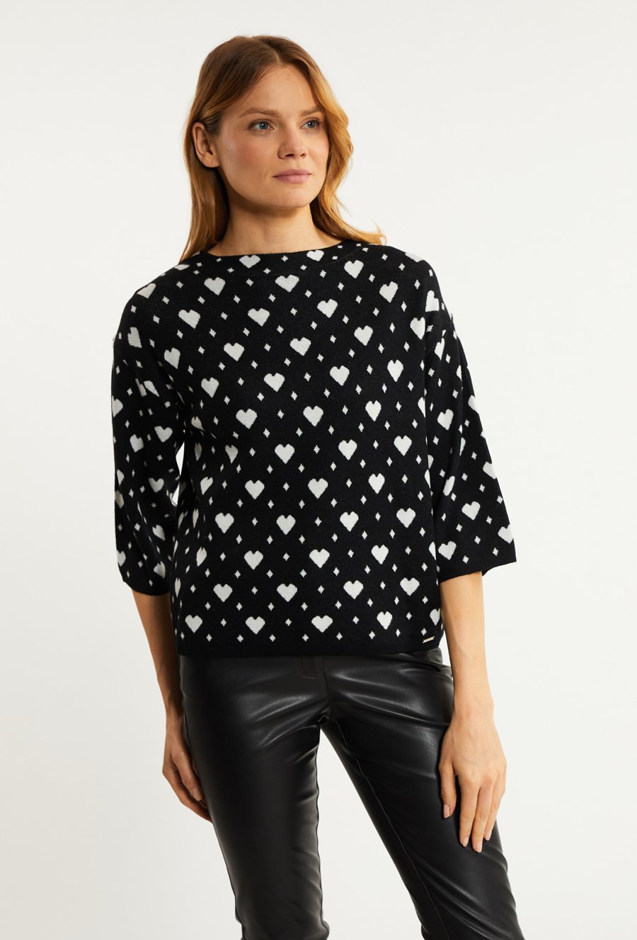 Sweter z wzorem w serca