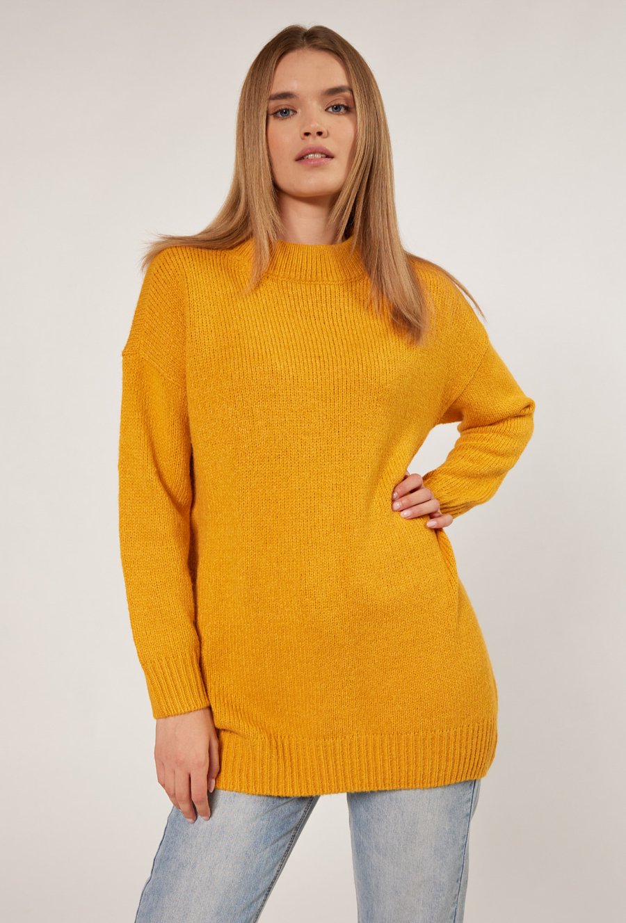 Sweter o swobodnym fasonie