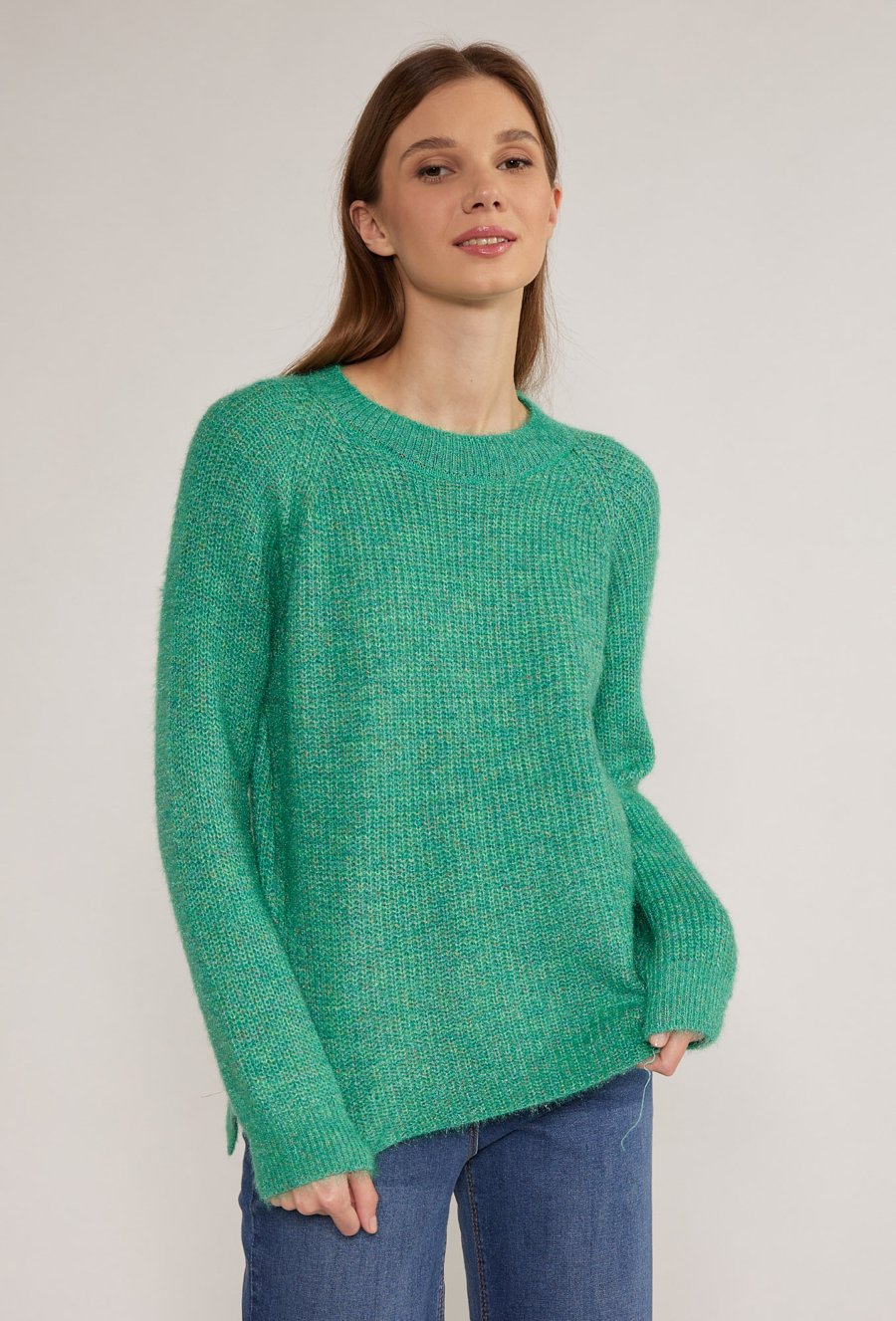 Połyskujący sweter z półgolfem