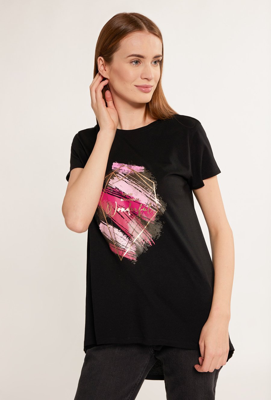 T-shirt damski z dłuższym tyłem