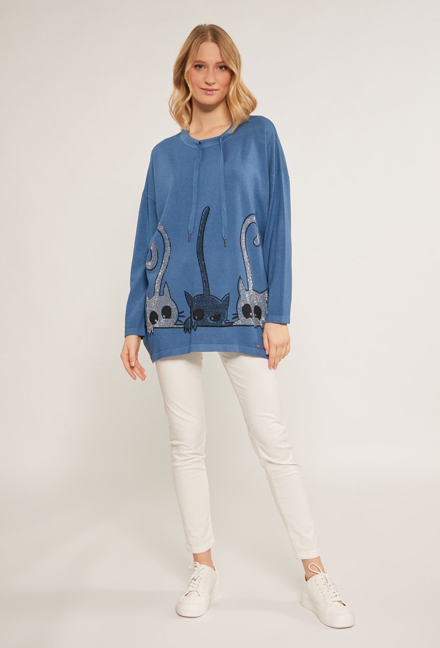 Sweter z dżetowym wzorem w koty