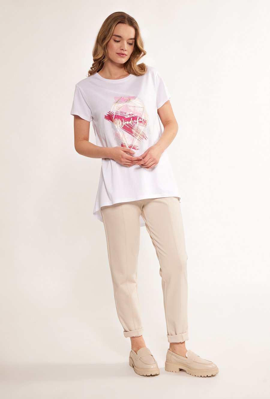 T-shirt damski z dłuższym tyłem