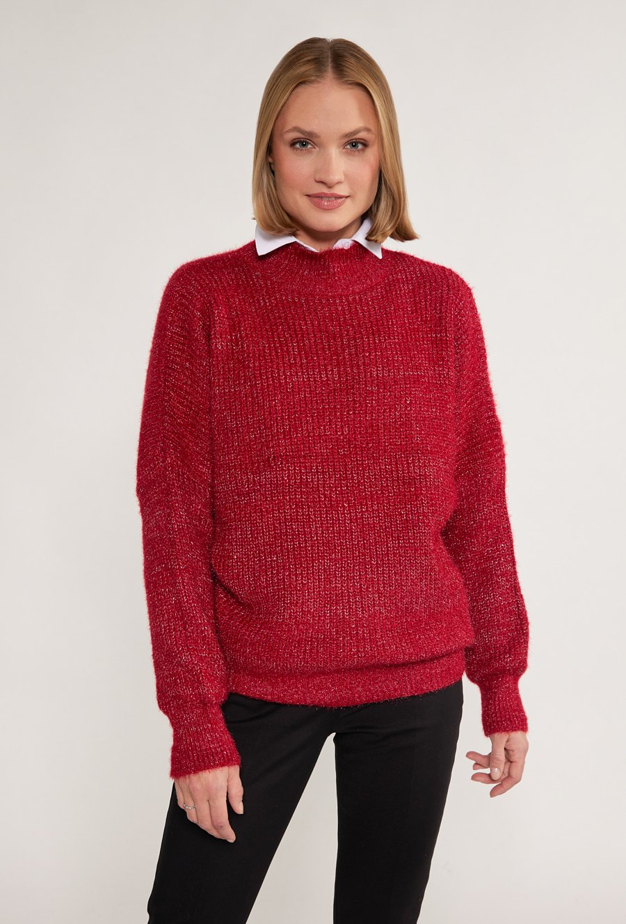 Sweter o swobodnym kroju