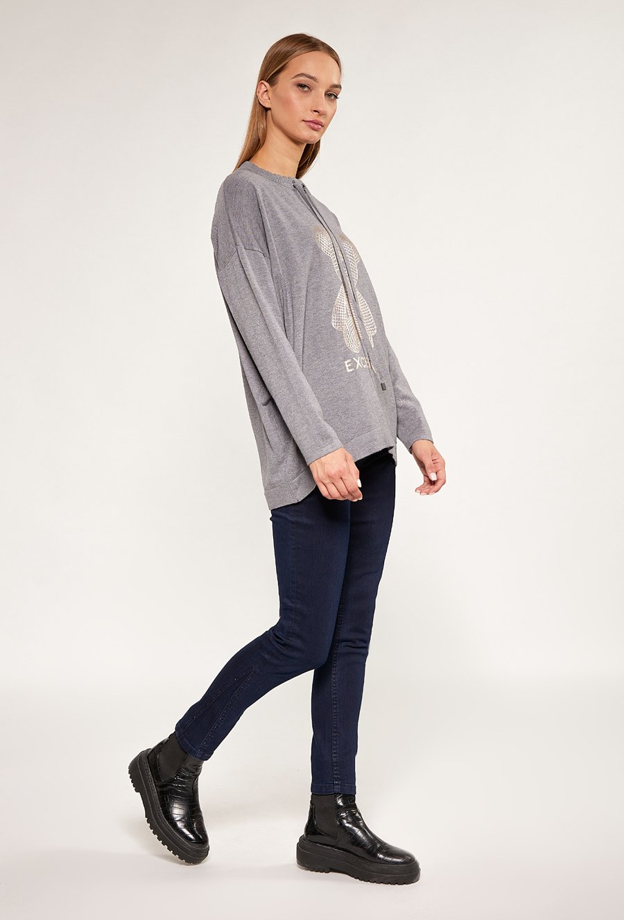 Sweter damski z ozdobnym misiem