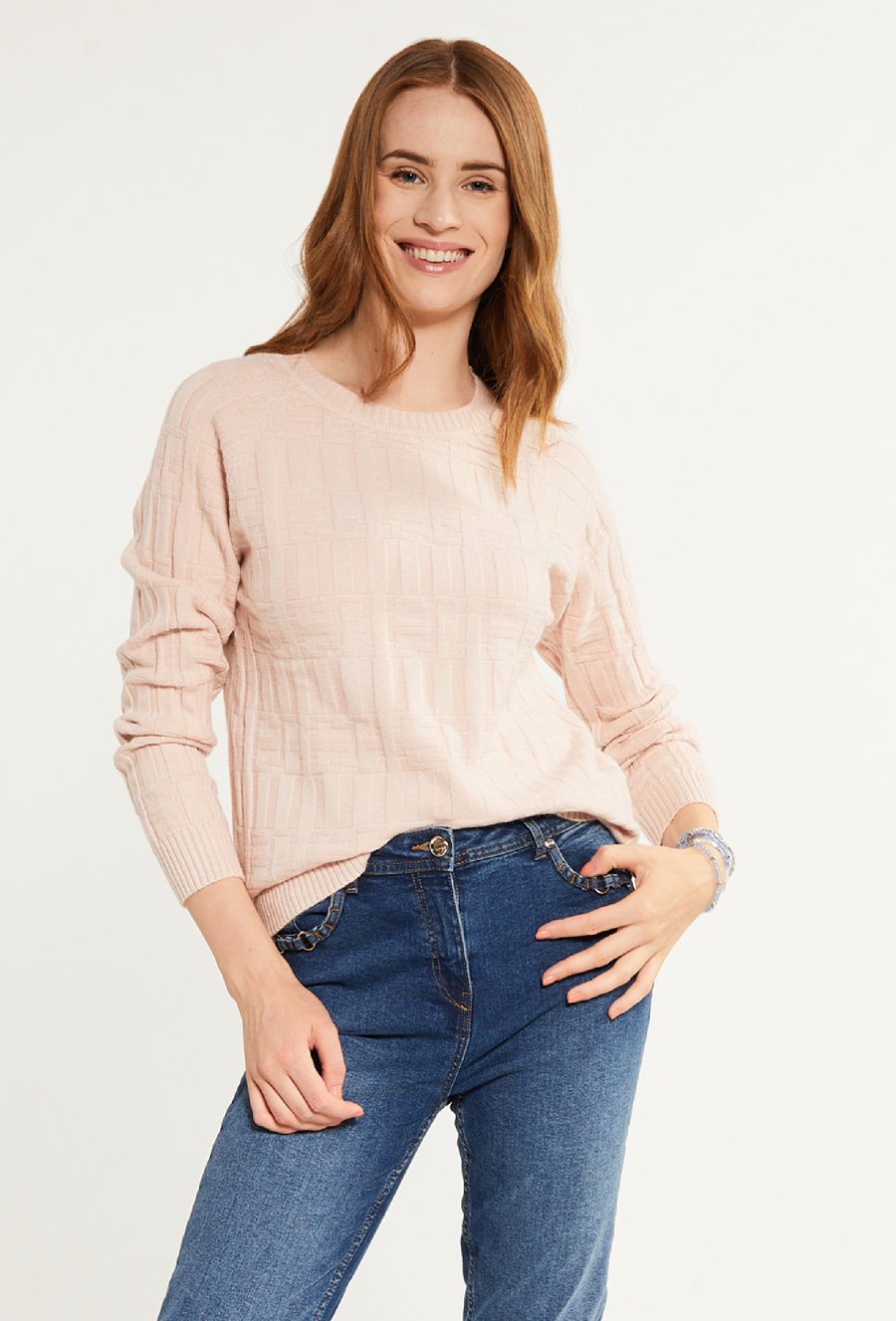 Sweter damski w pleciony wzór