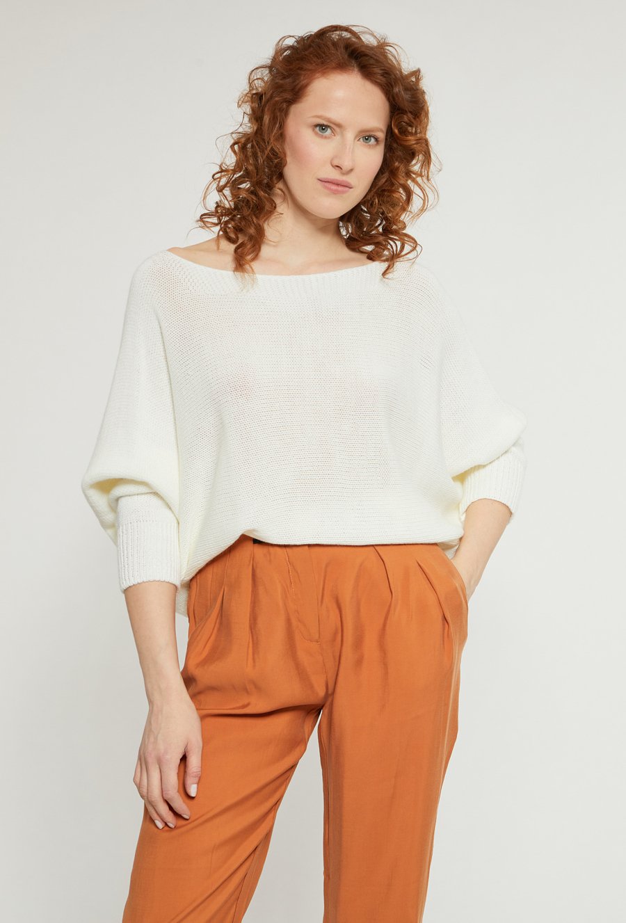 Sweter z wiązaniem z tyłu