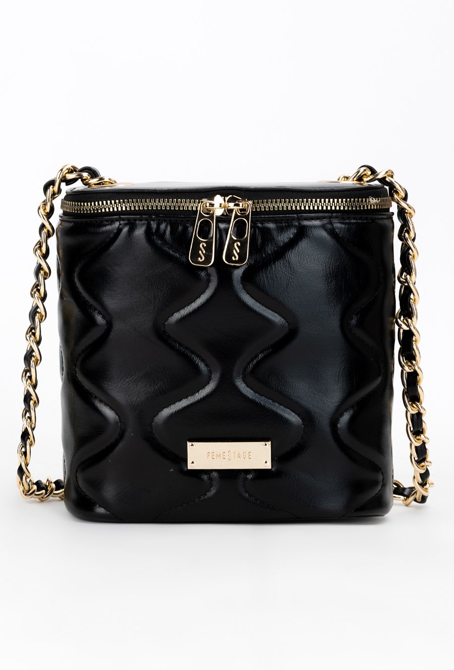 Kuferek damski typu crossbody.