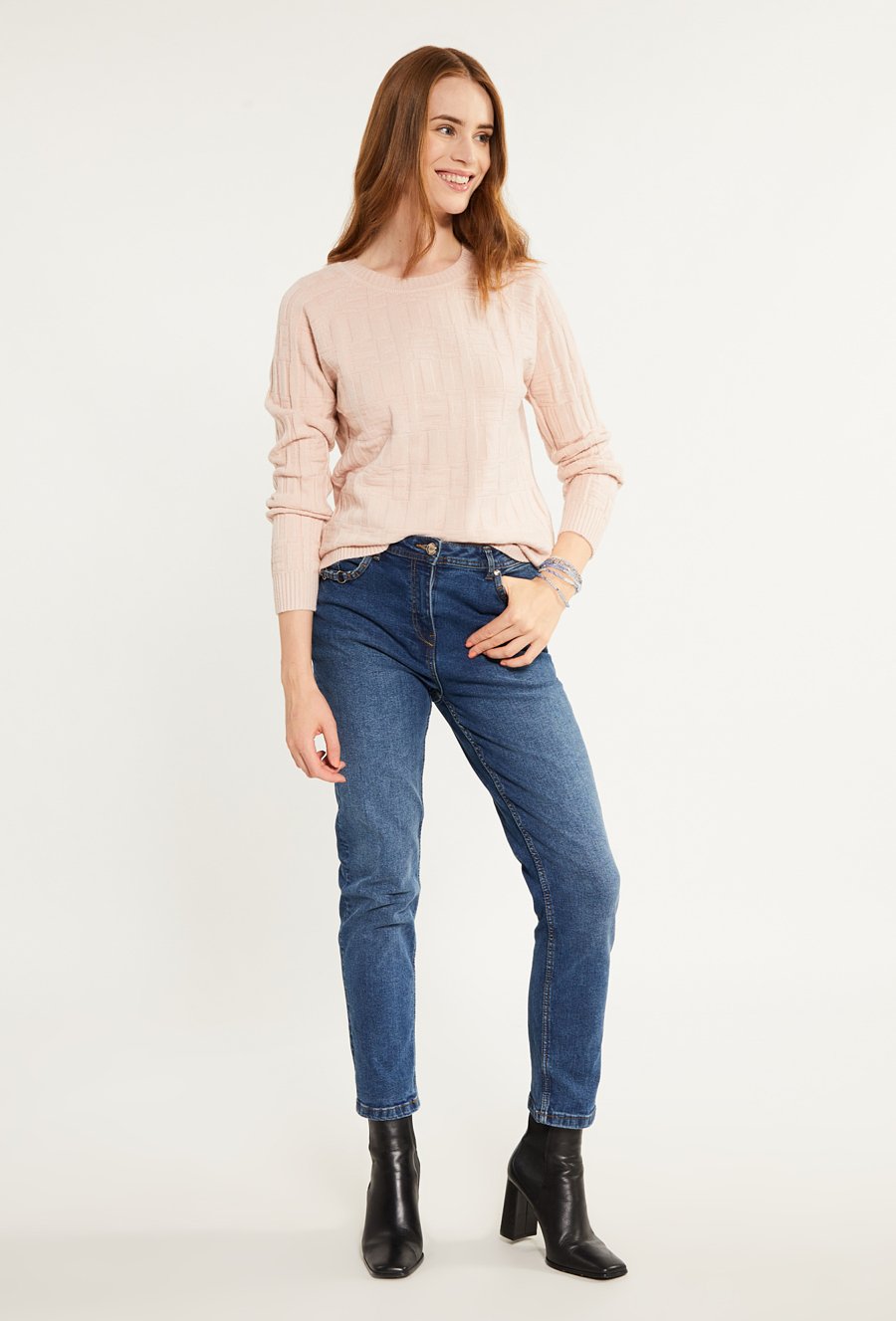 Sweter damski w pleciony wzór