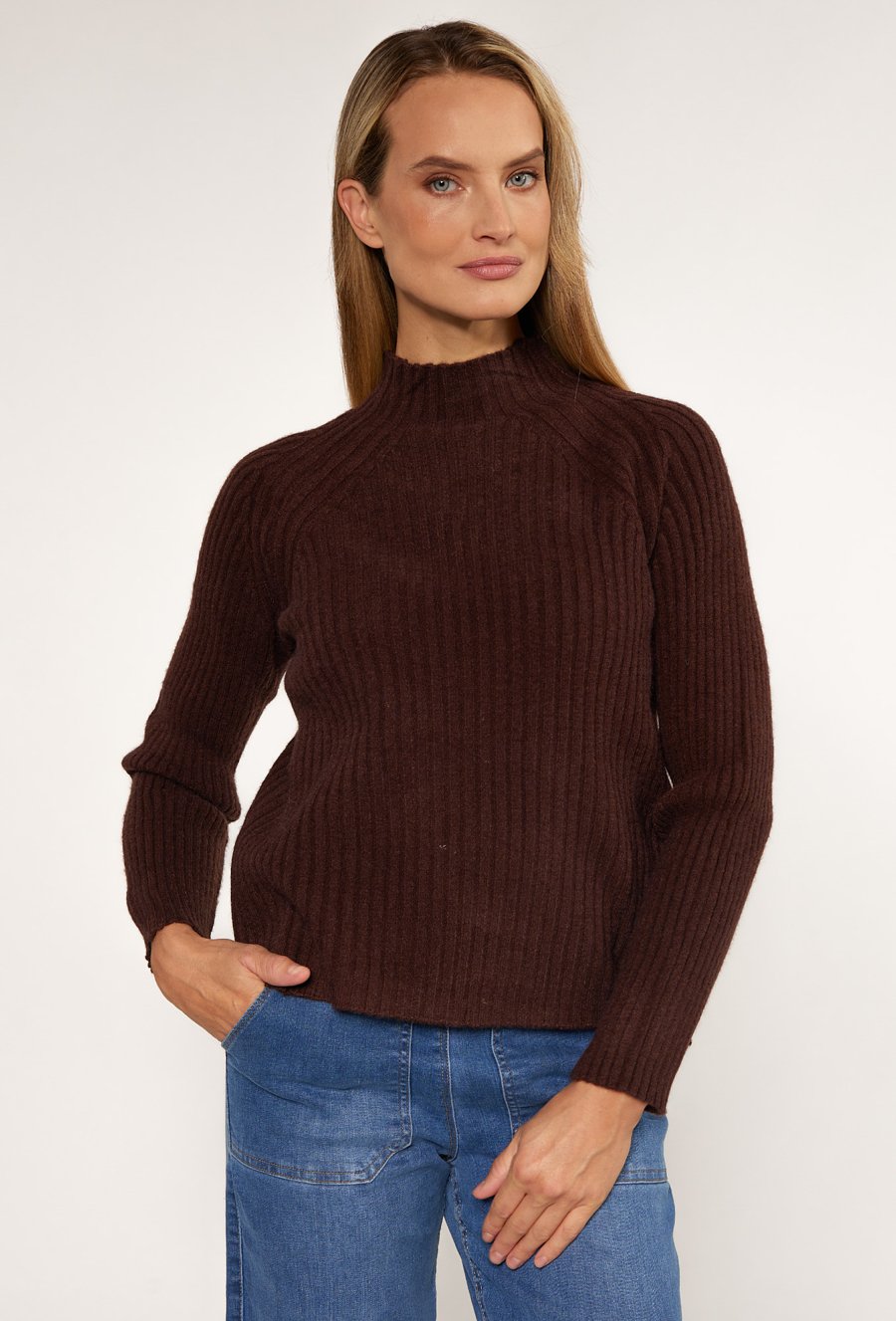 Sweter z prążkowaniem