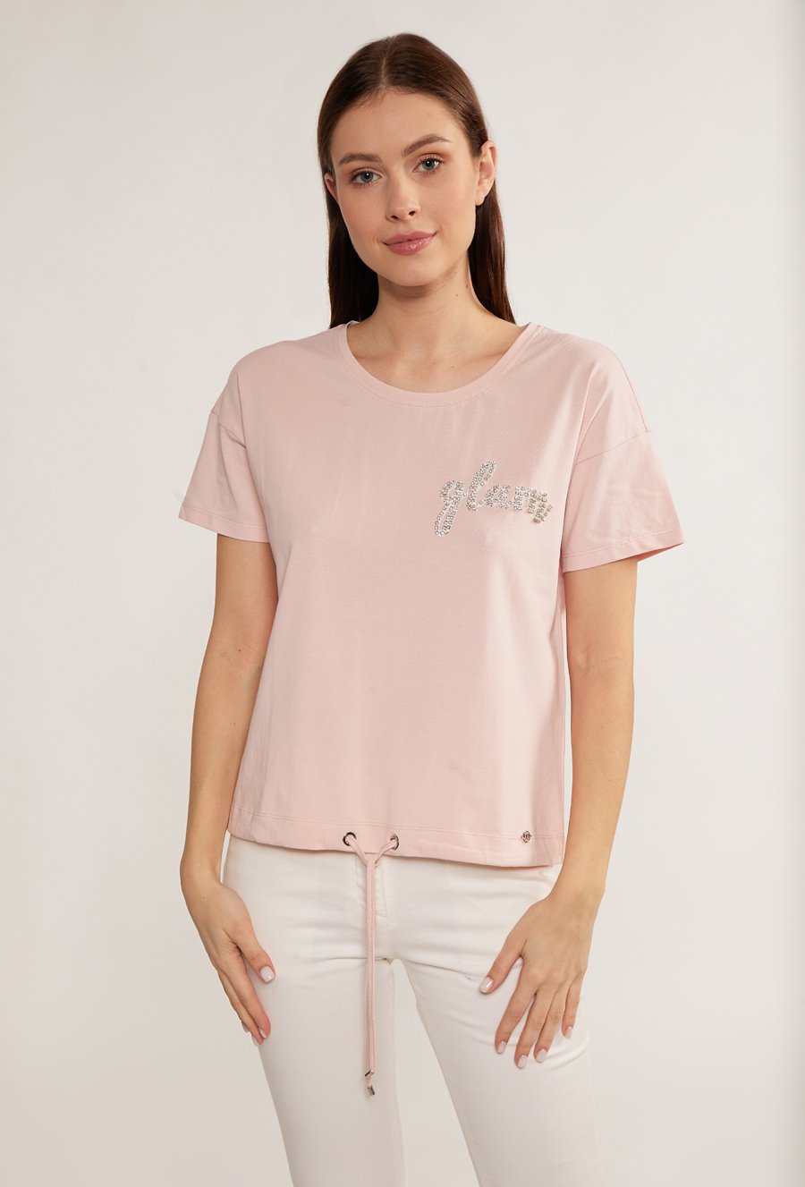 T-shirt damski z biżuteryjną aplikacją