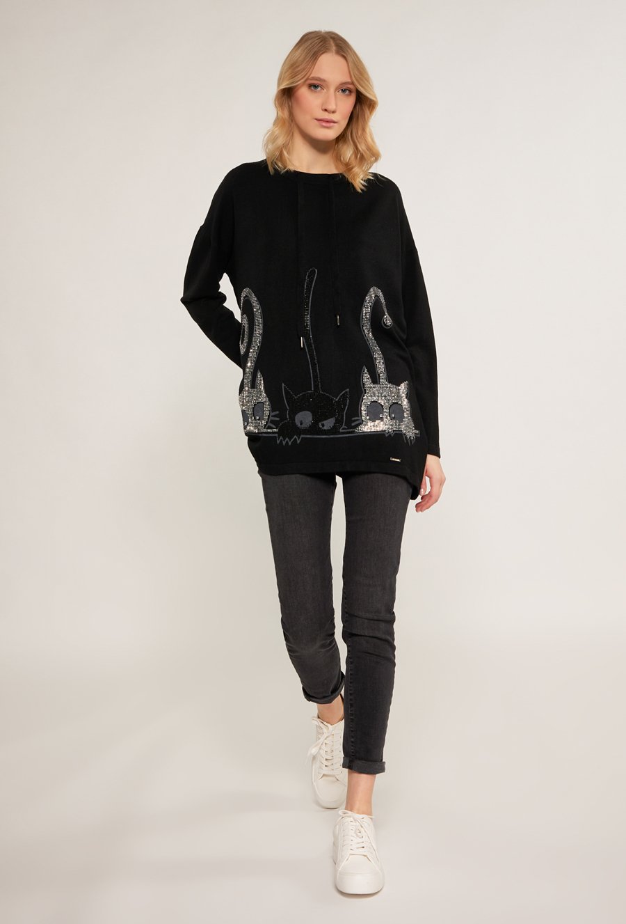 Sweter z dżetowym wzorem w koty