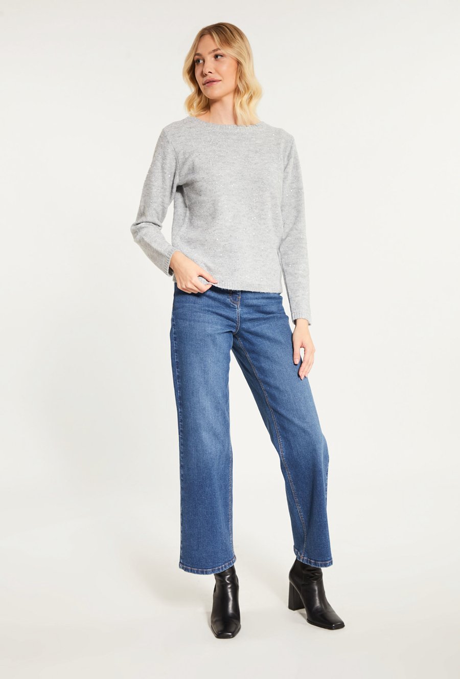 Sweter z cekinami