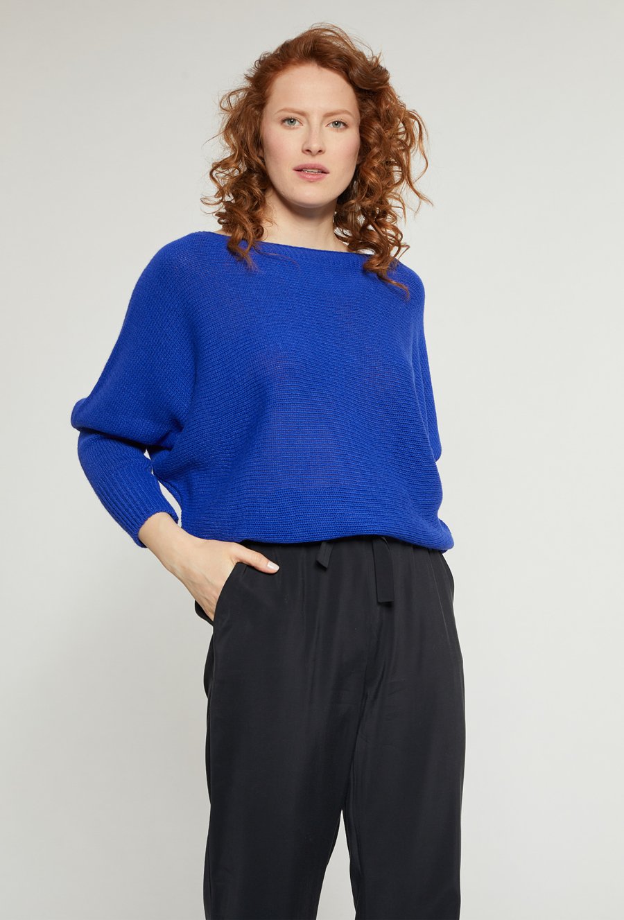 Sweter z wiązaniem z tyłu