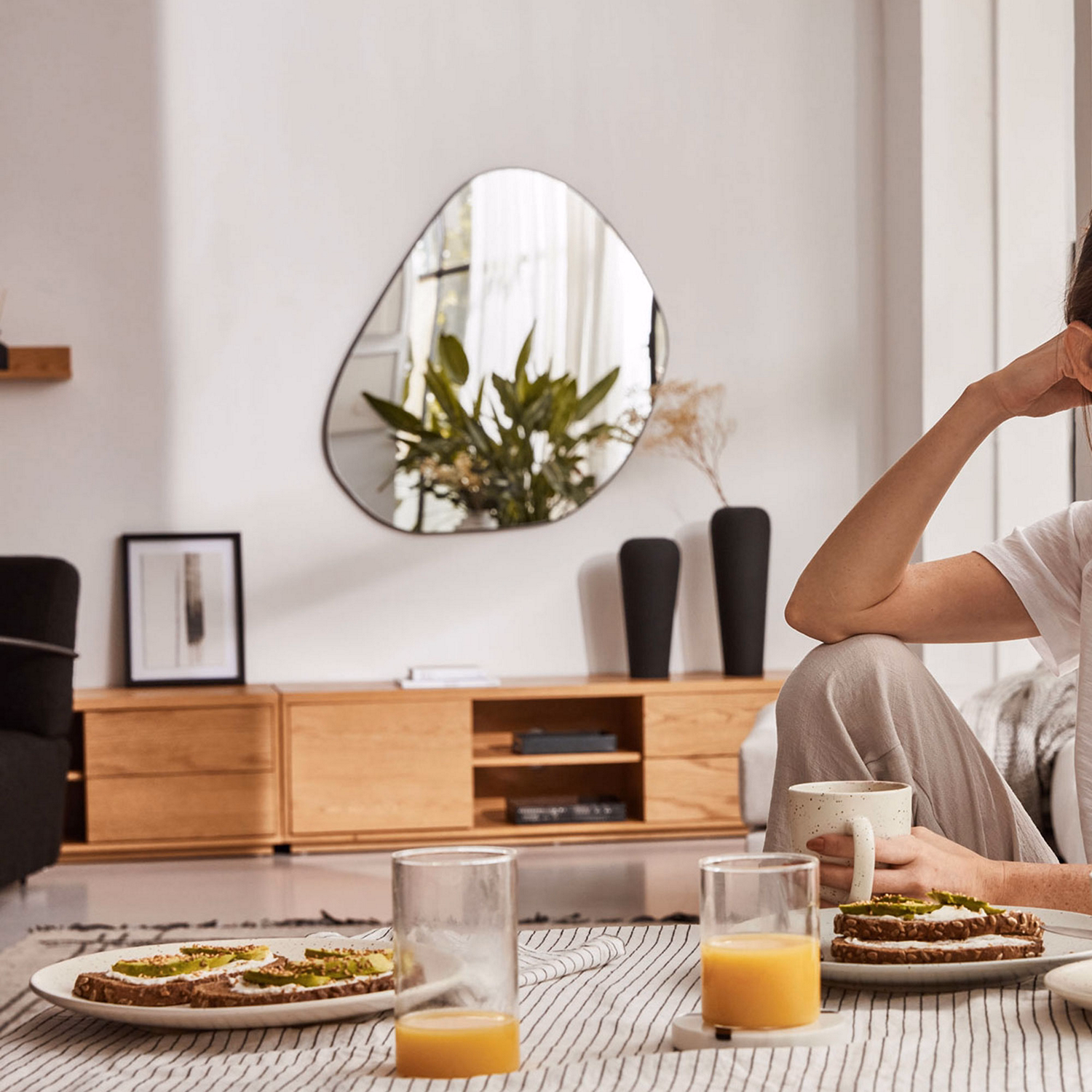 Abilen Single Door Tv Stand with 2 Drawers 150 x 44cm Oak Wood Veneer