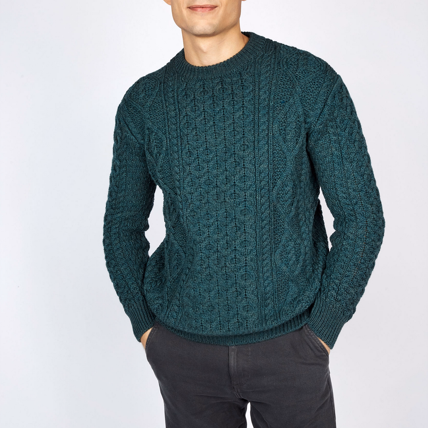 Knitwear Fearnóg Aran Crew Neck Sweater Evergreen
