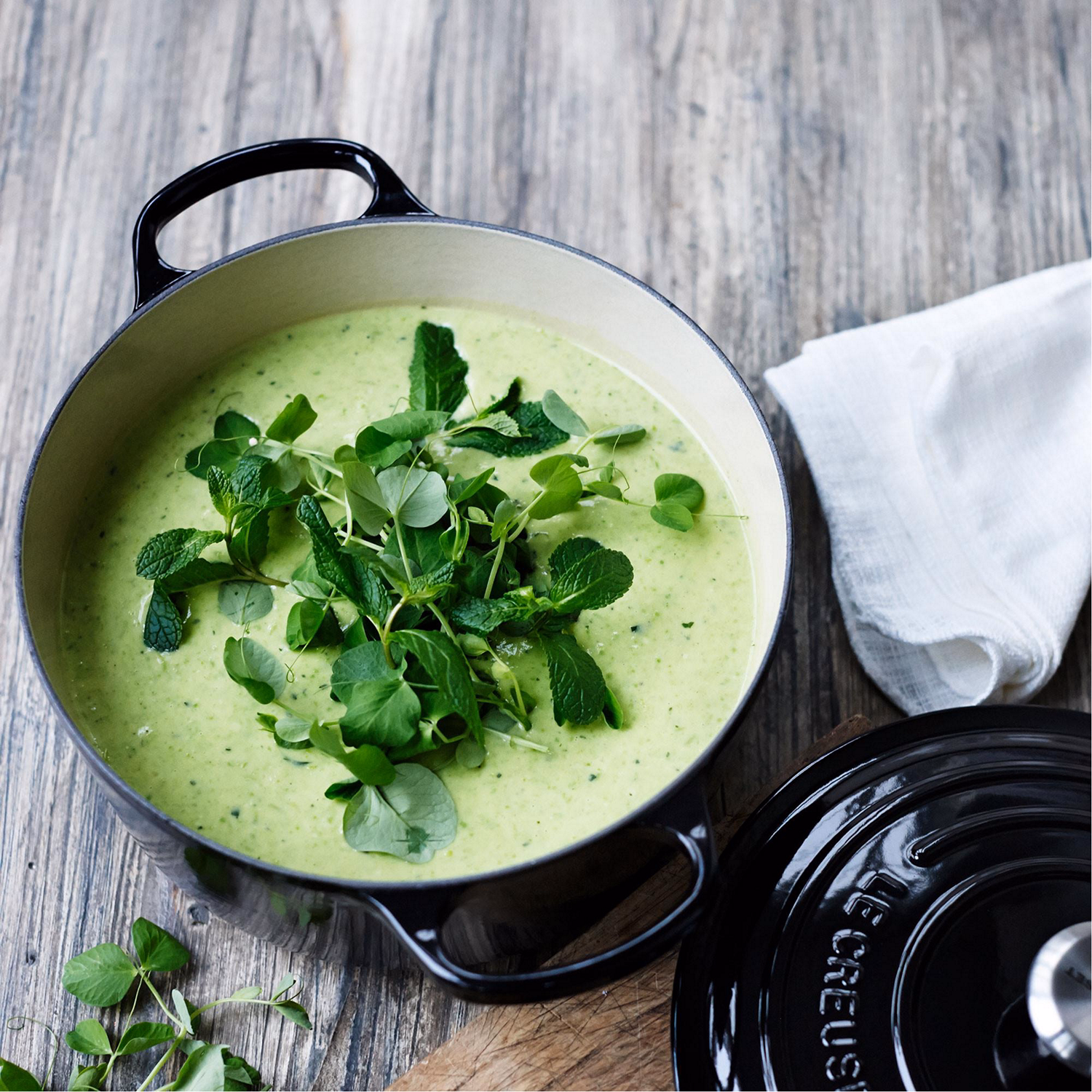 Signature Cast Iron Deep Round Casserole 24cm Black Onyx