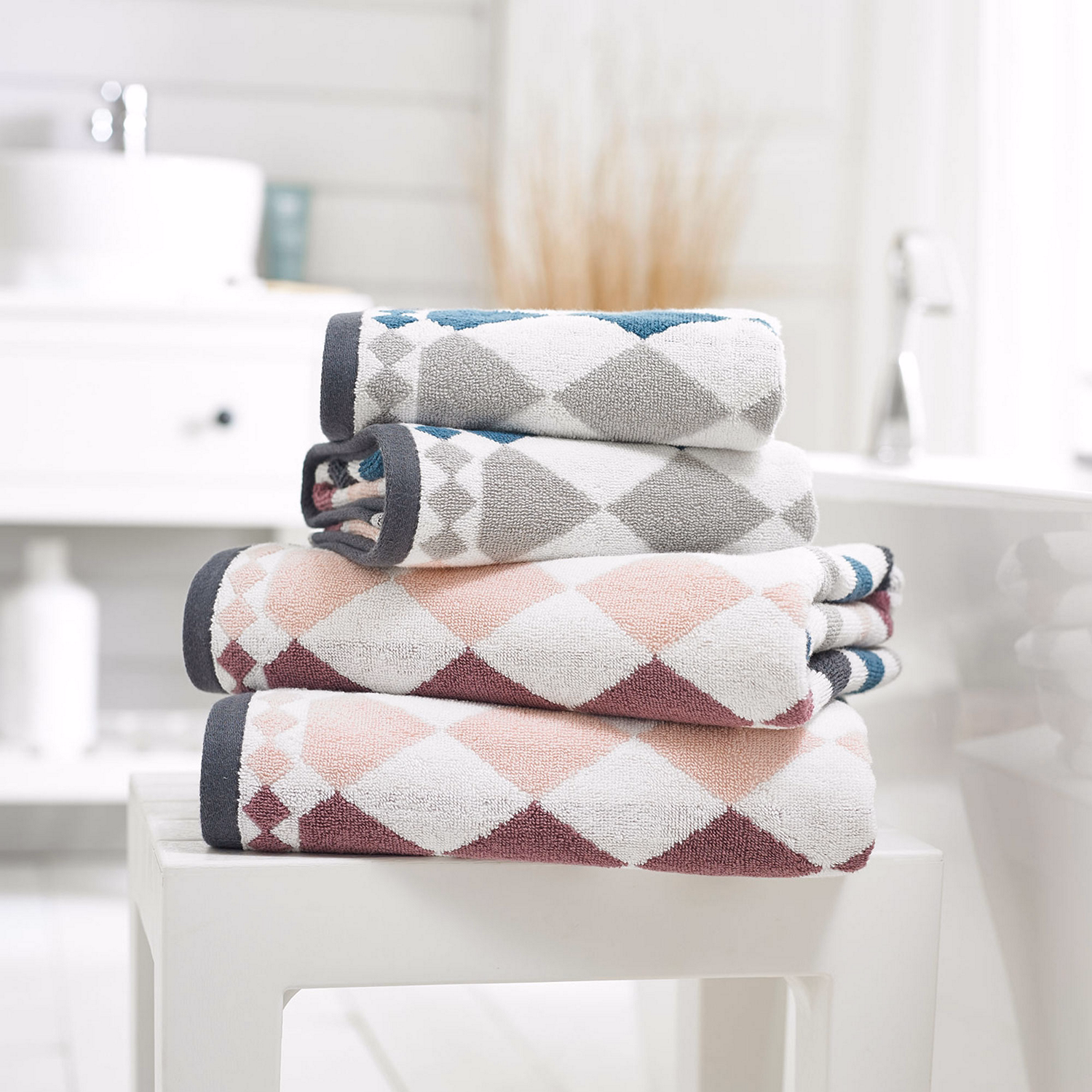 Bliss Diamond Towel Grape