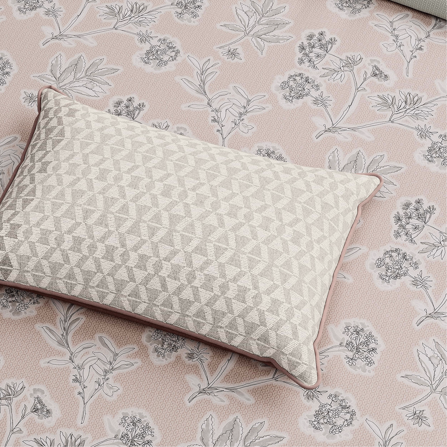 Maduri Cushion Tuberose 70x40cm
