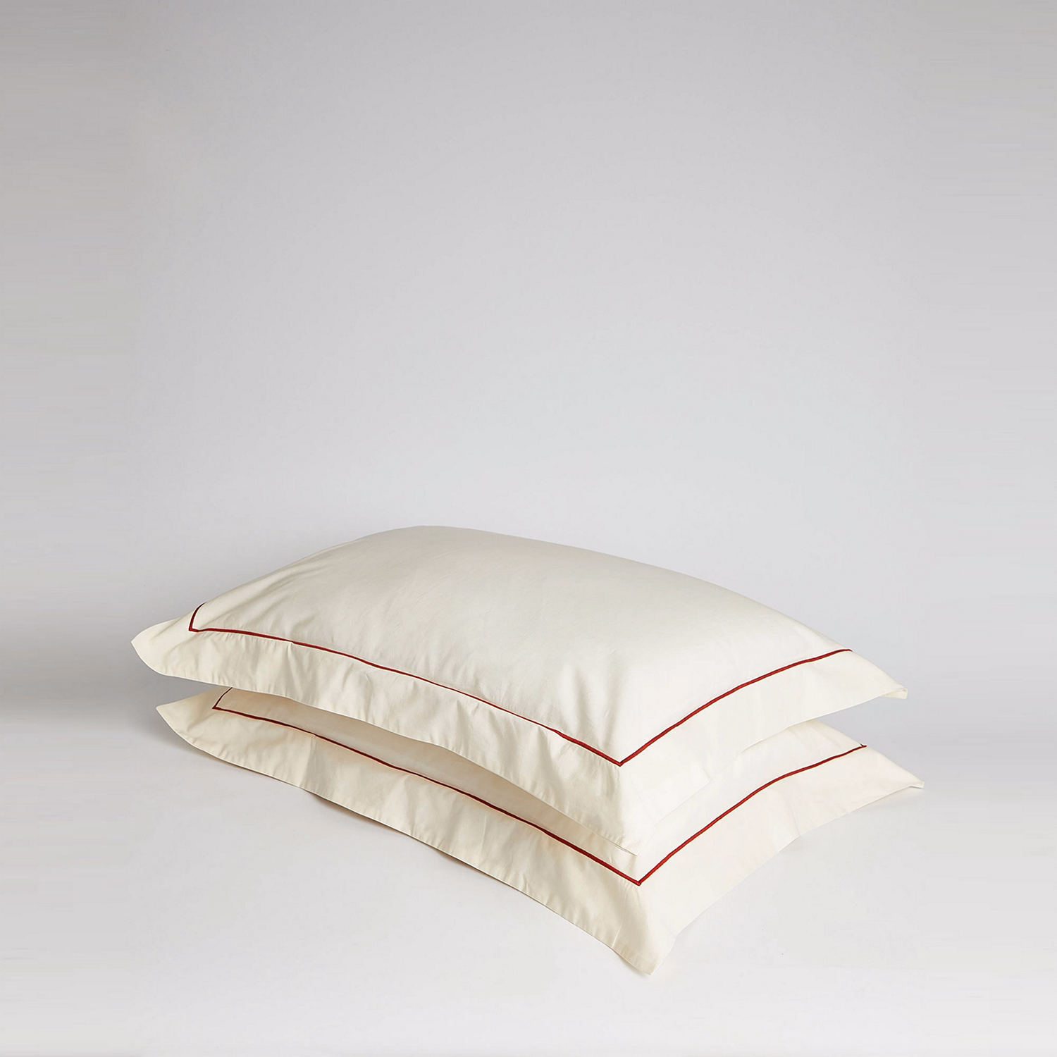 300 Thread Count Red Rolenio Oxford Pillowcase Set