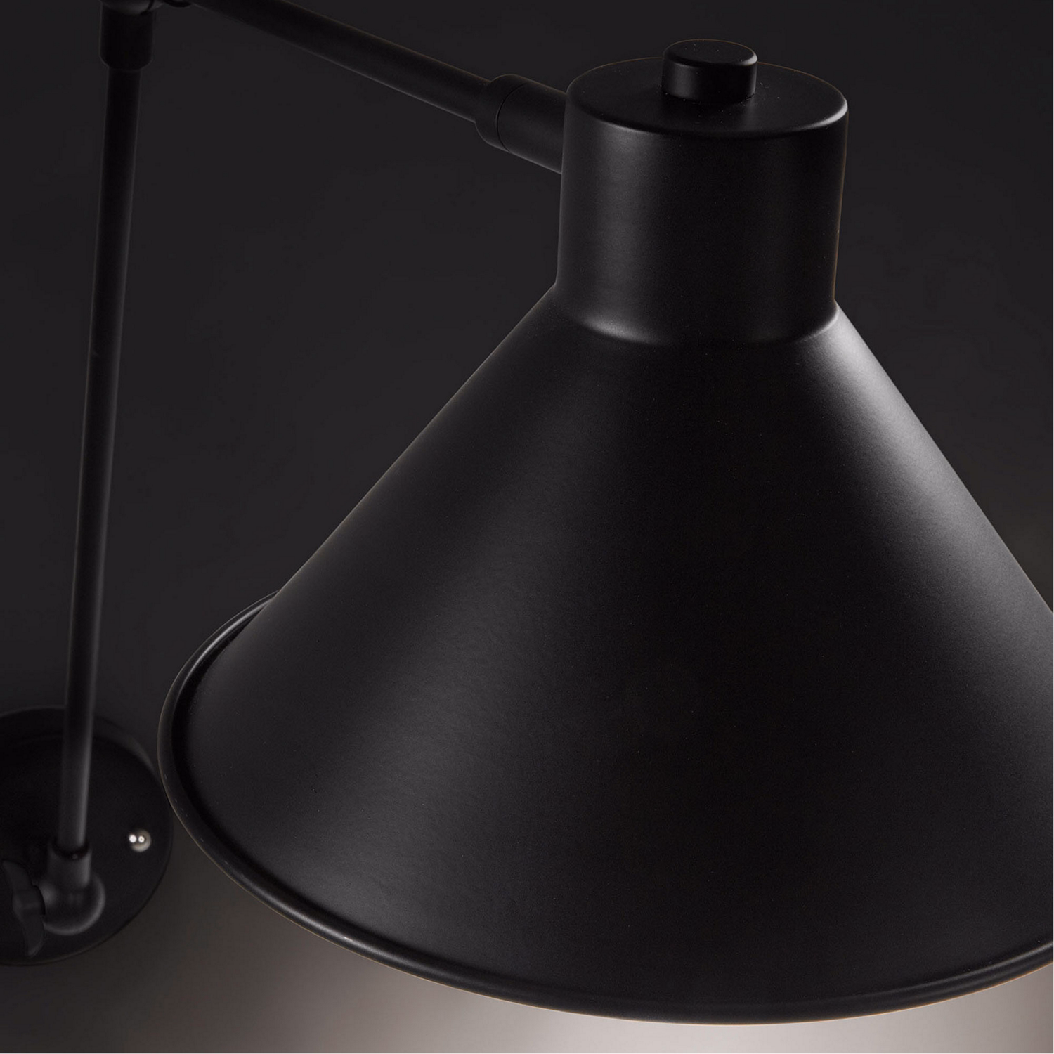 Dione Wall Lamp Black