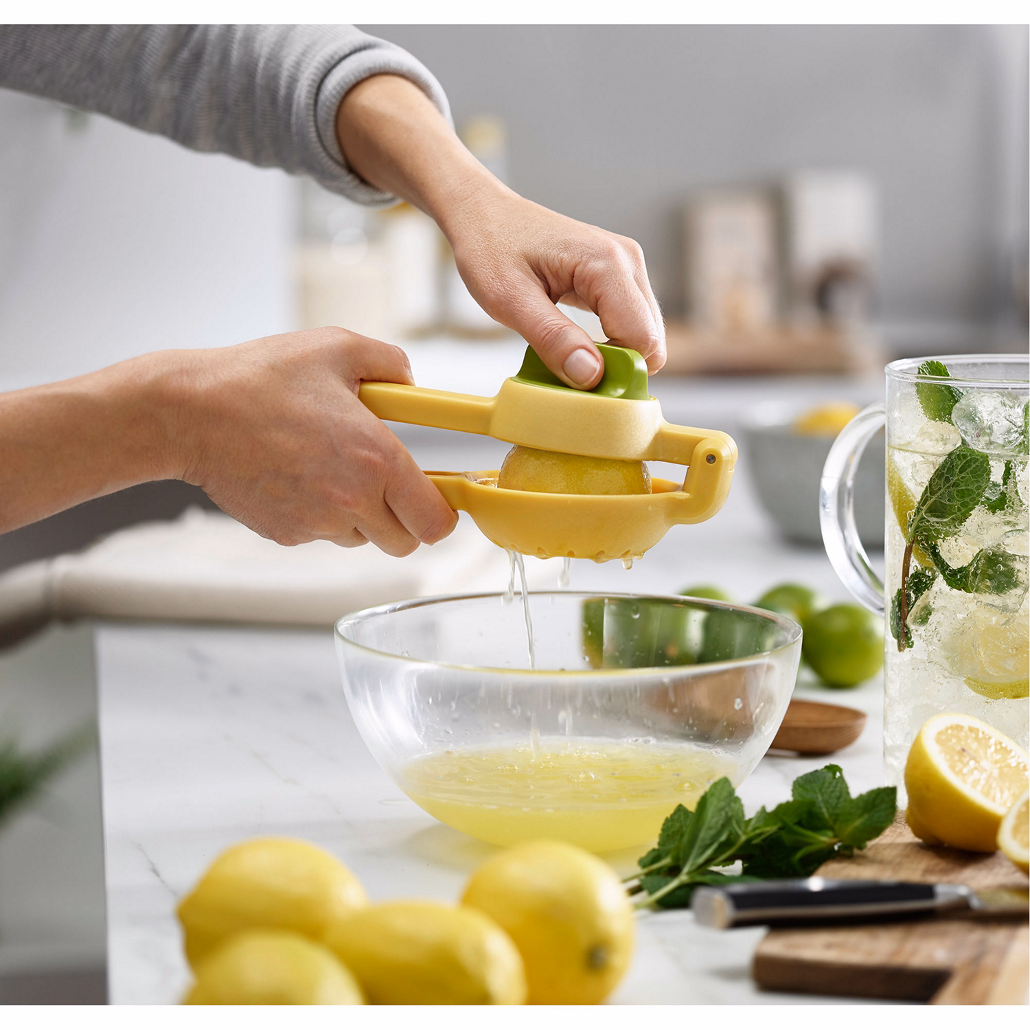 JuiceMax Dual-Action Citrus Press