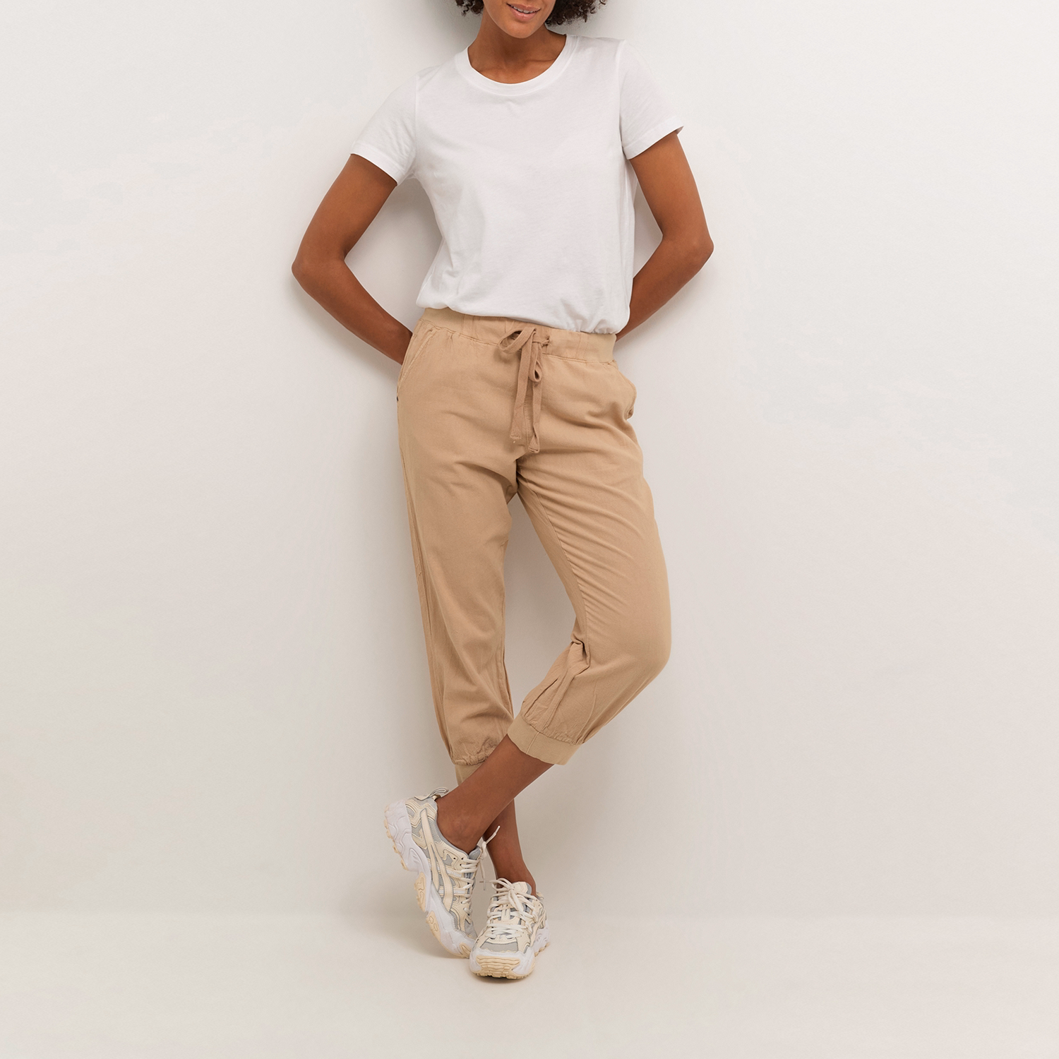 Naya Capri Cropped Joggers