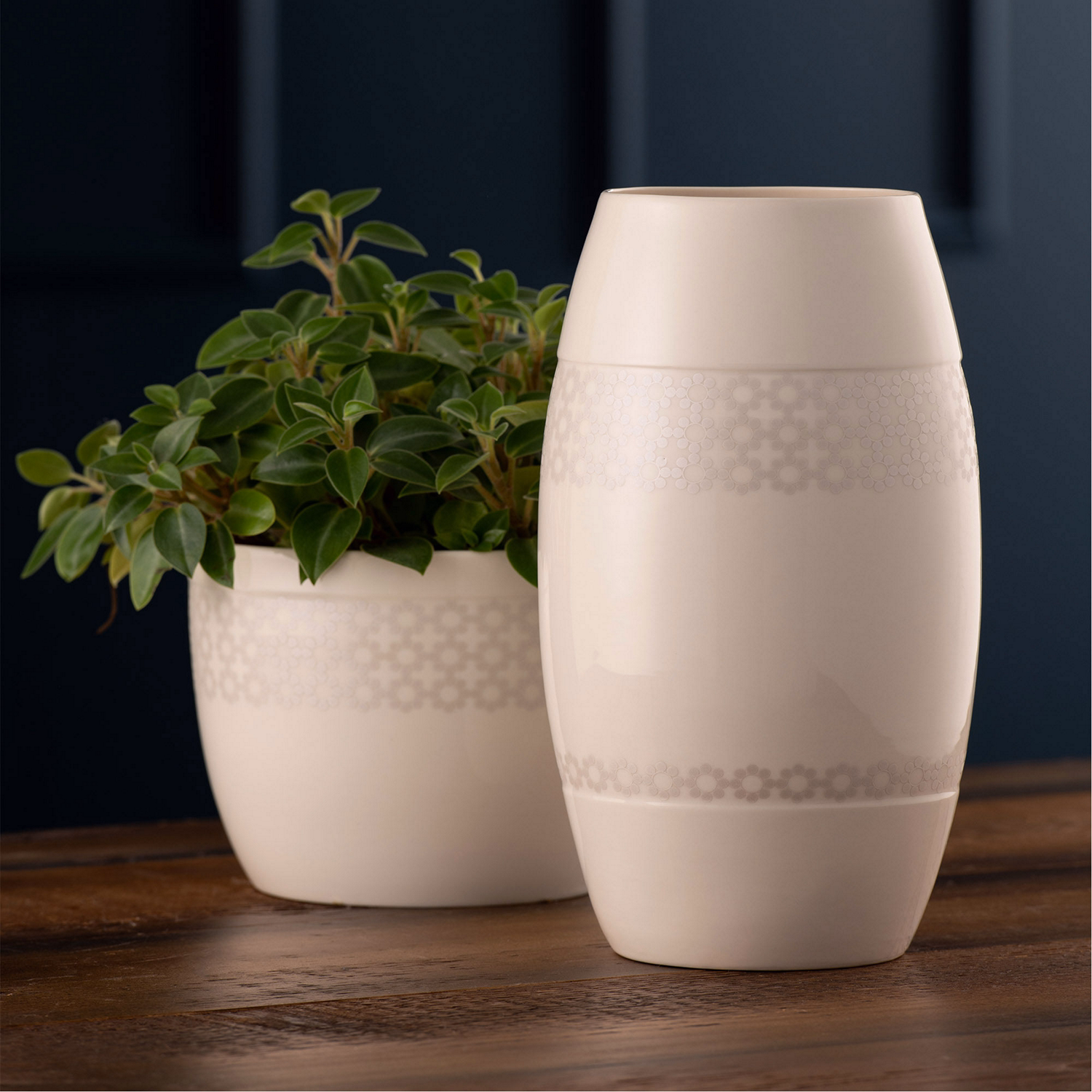 Daisy Dot 10	" Vase