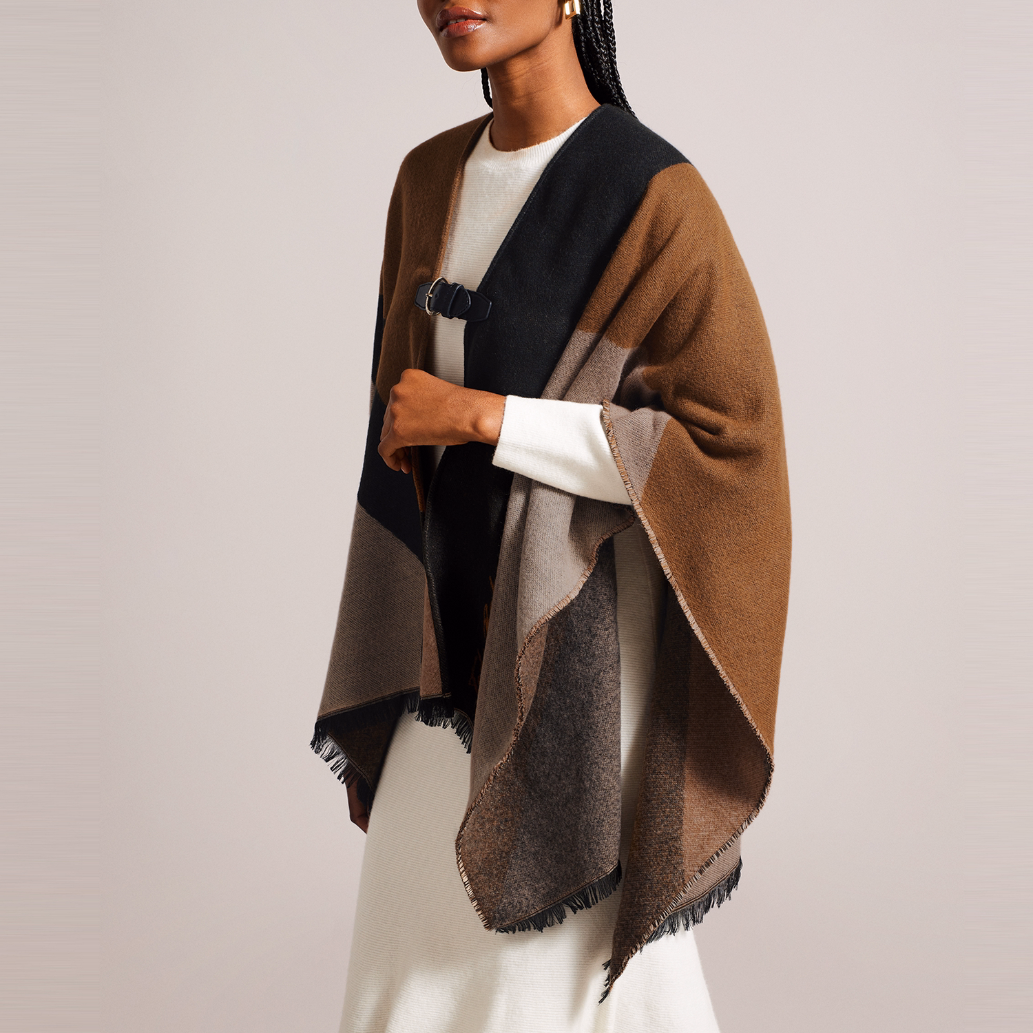 Suffia Buckle Poncho
