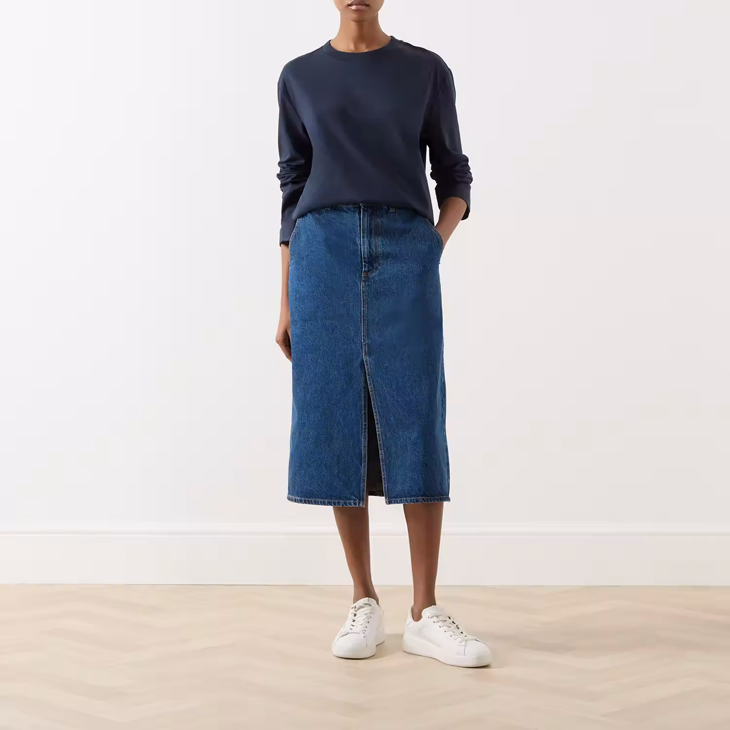 Essential Boxy Fit Long-Sleeved T-Shirt