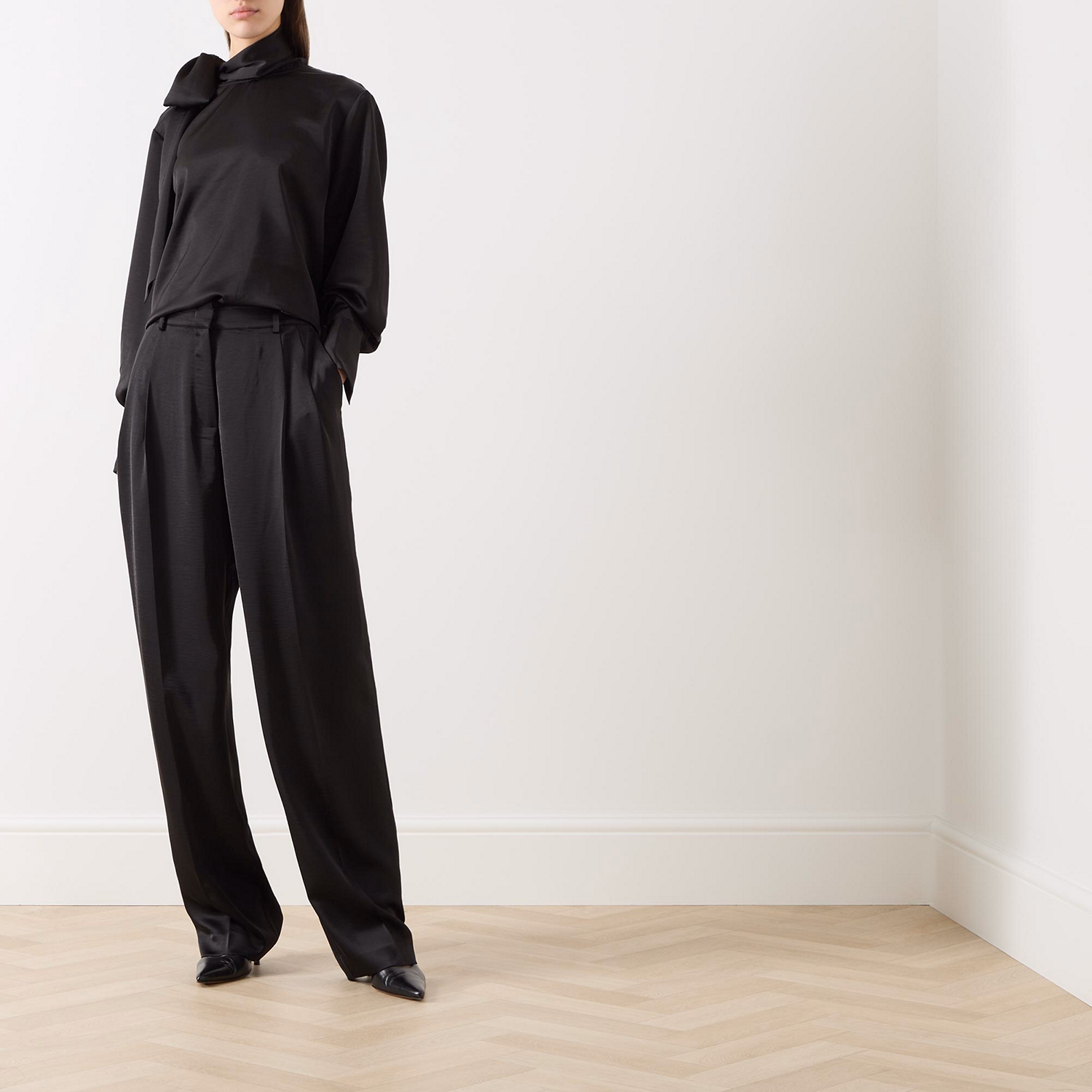 Esatin Pussy-Bow Blouse