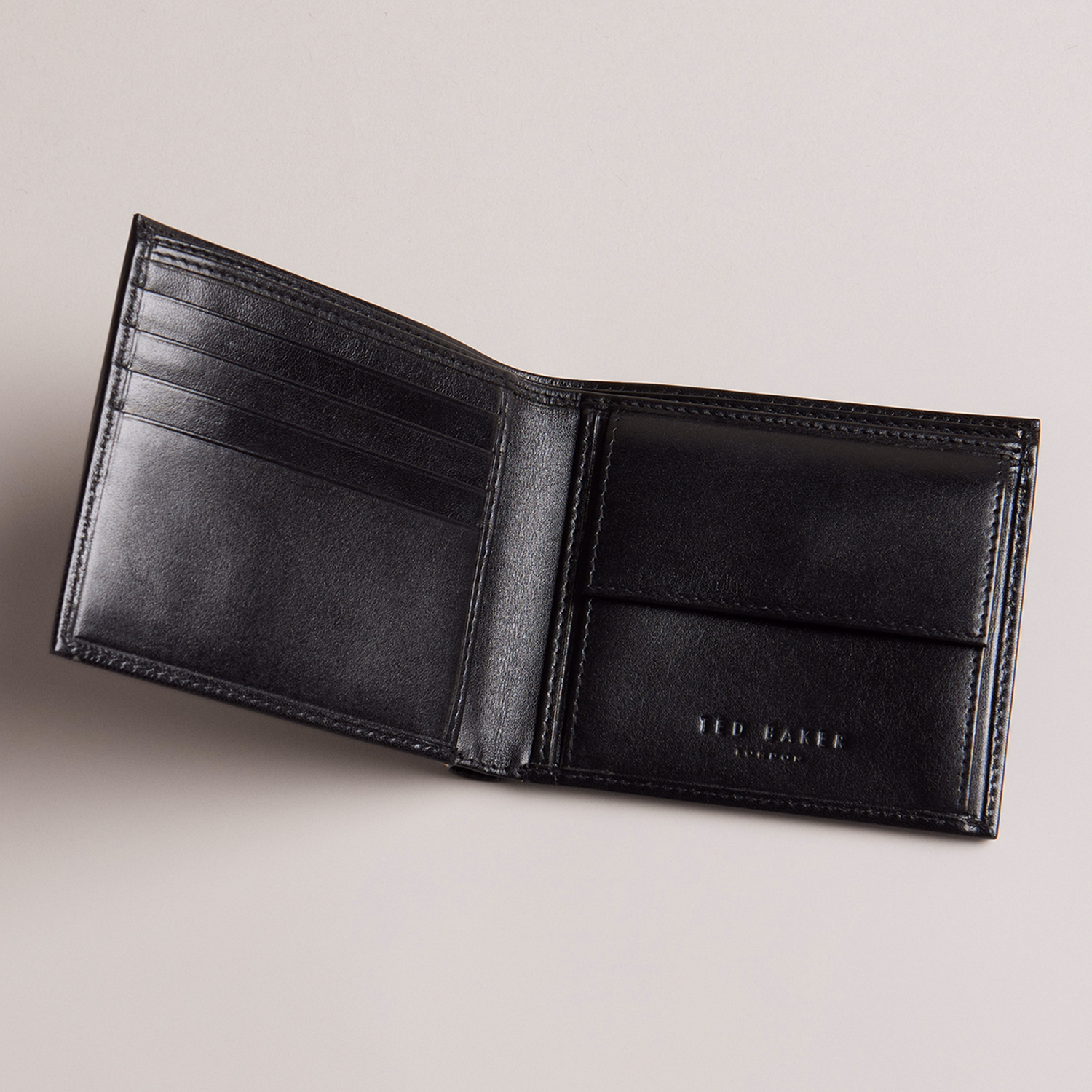 Prugs Embossed Corner Leather Billfold Coin Wallet