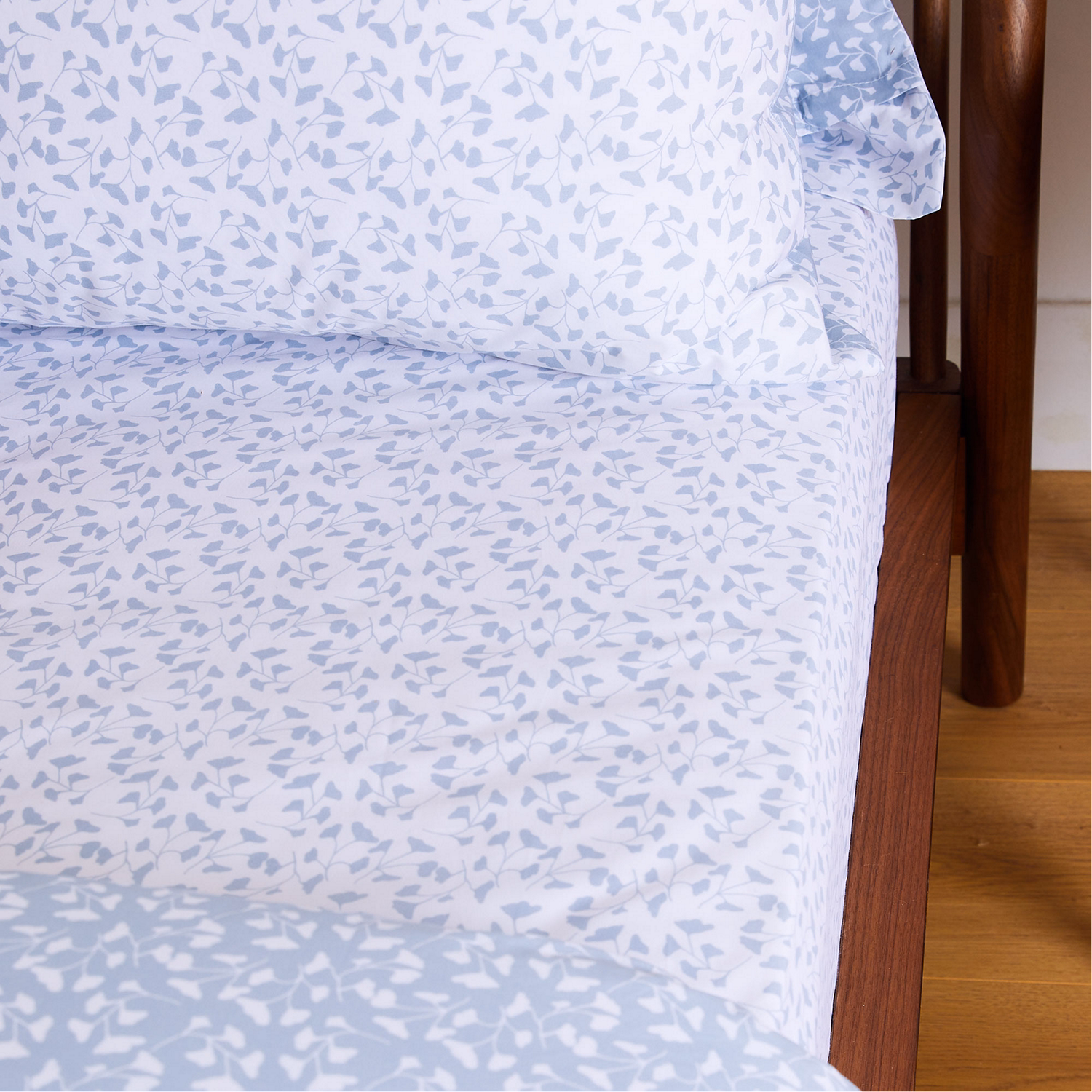300 Thread Count Blue Petal Fitted Sheet