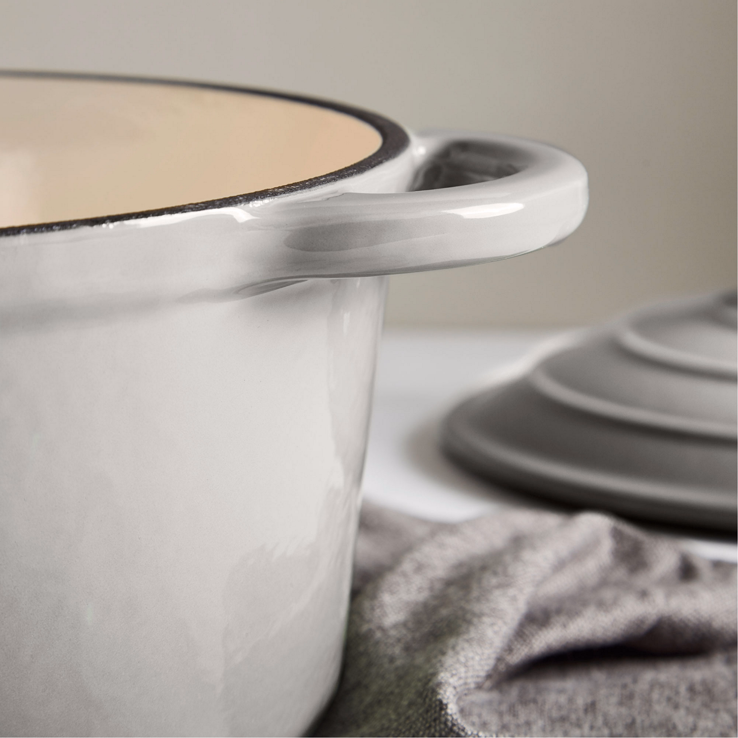 26cm/5.2L Cast Iron Casserole Graduated Sweet Pea Green Graduated Grey