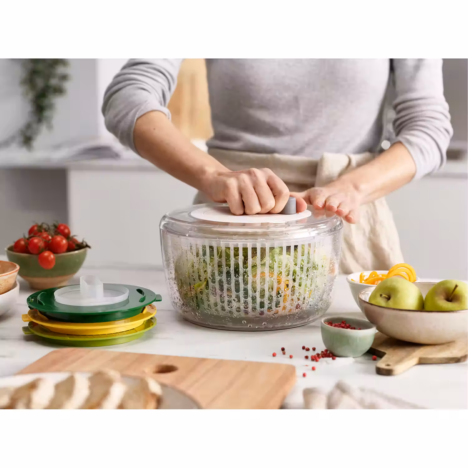 Capsule? Compact Four-Tier Shower Shelf