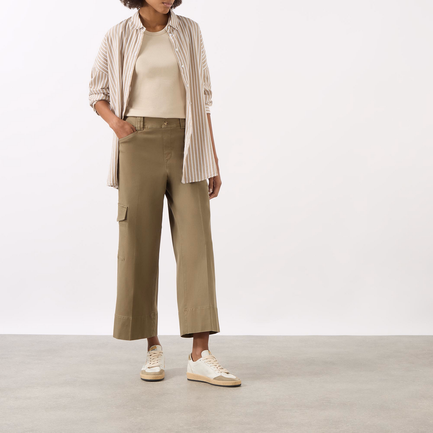 Mid-Rise Wide Leg Cargo Trousers