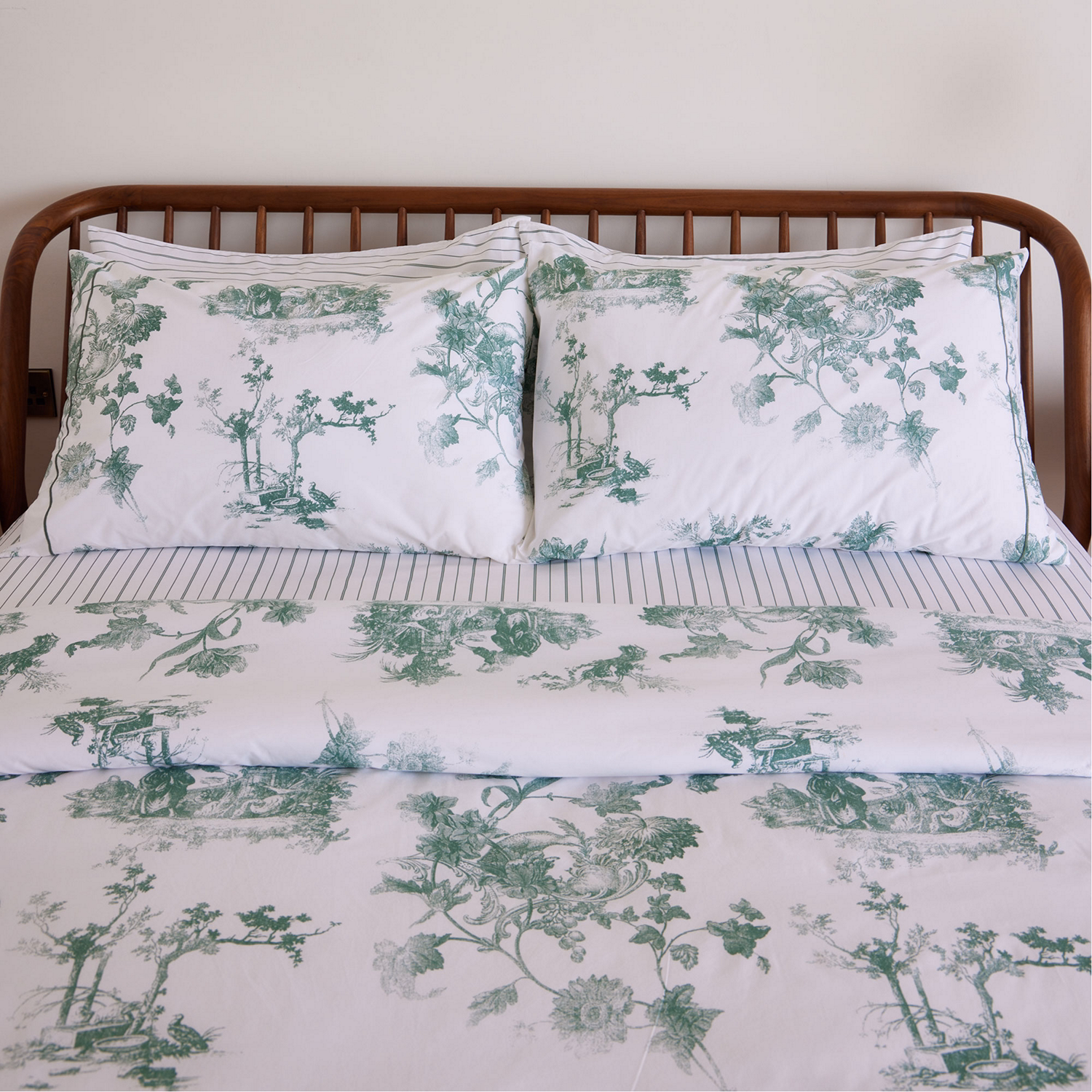 300 Thread Count Green Toile Standard Pillowcase Set