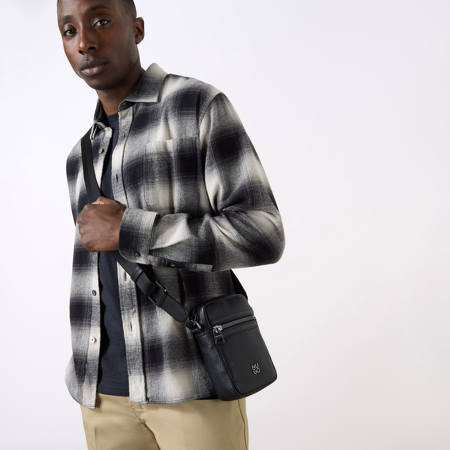 Elloitx Reporter Crossbody Bag