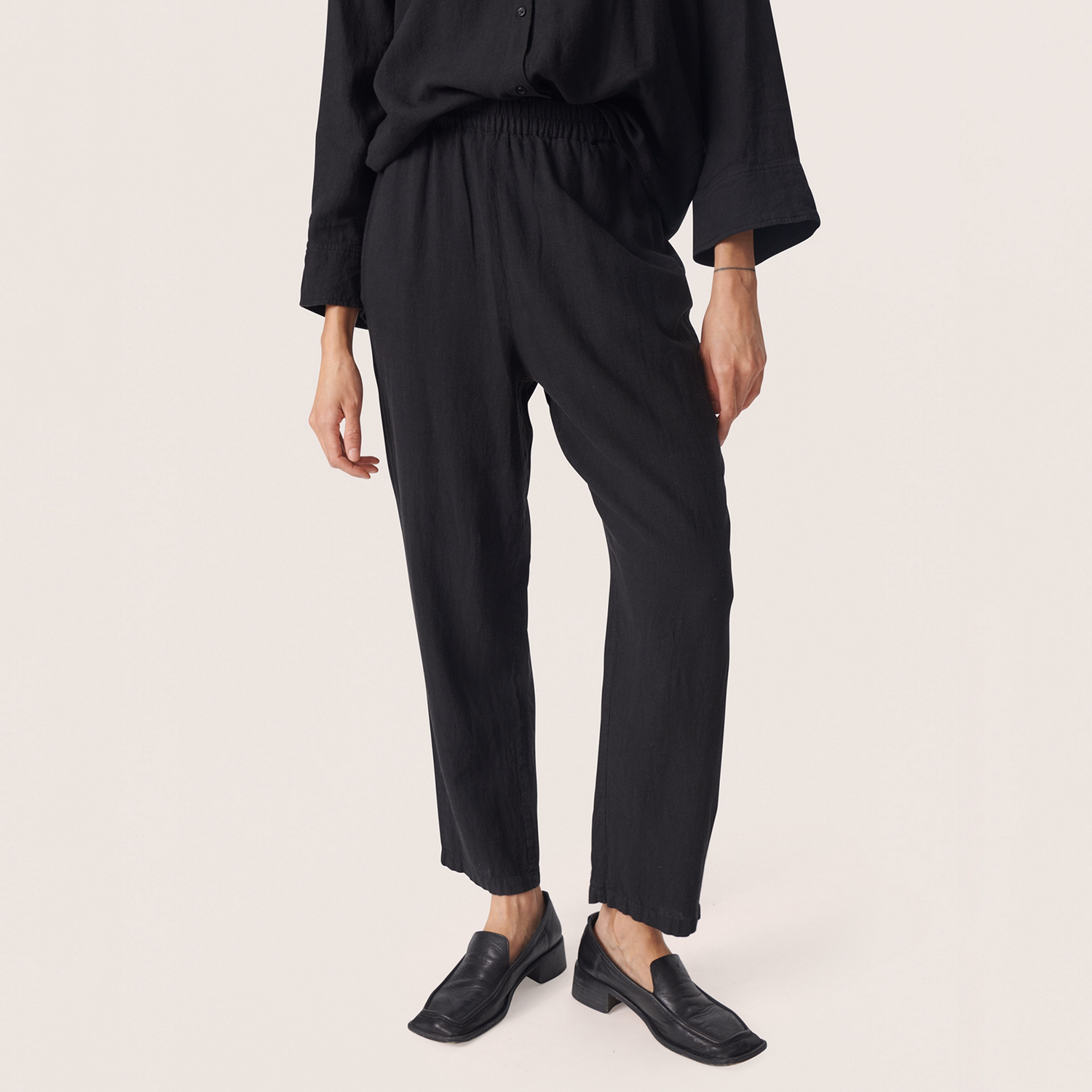 Vinda Regular Fit Straight Leg Trousers