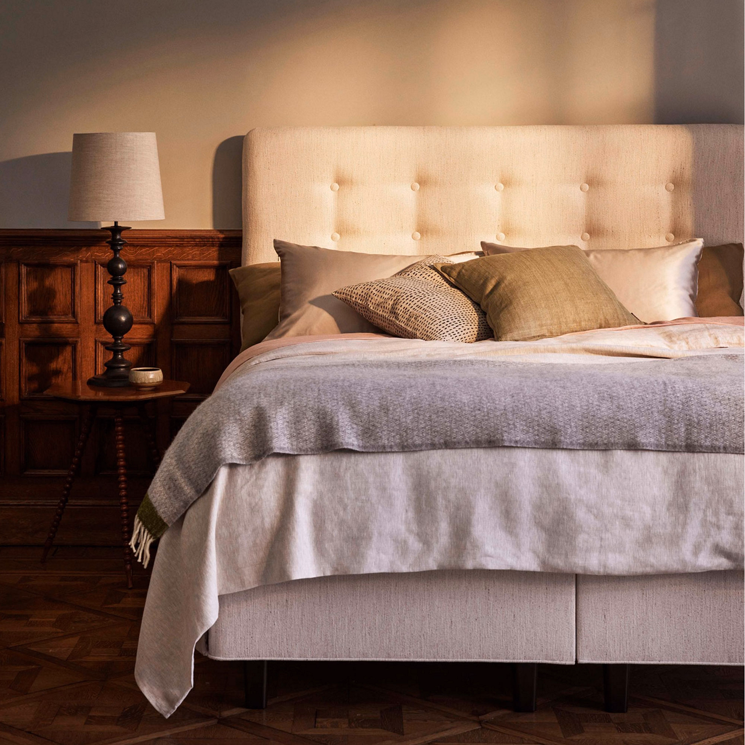 Herald Superb 4 Drawer Continental Set Extra Firm Texture Straw