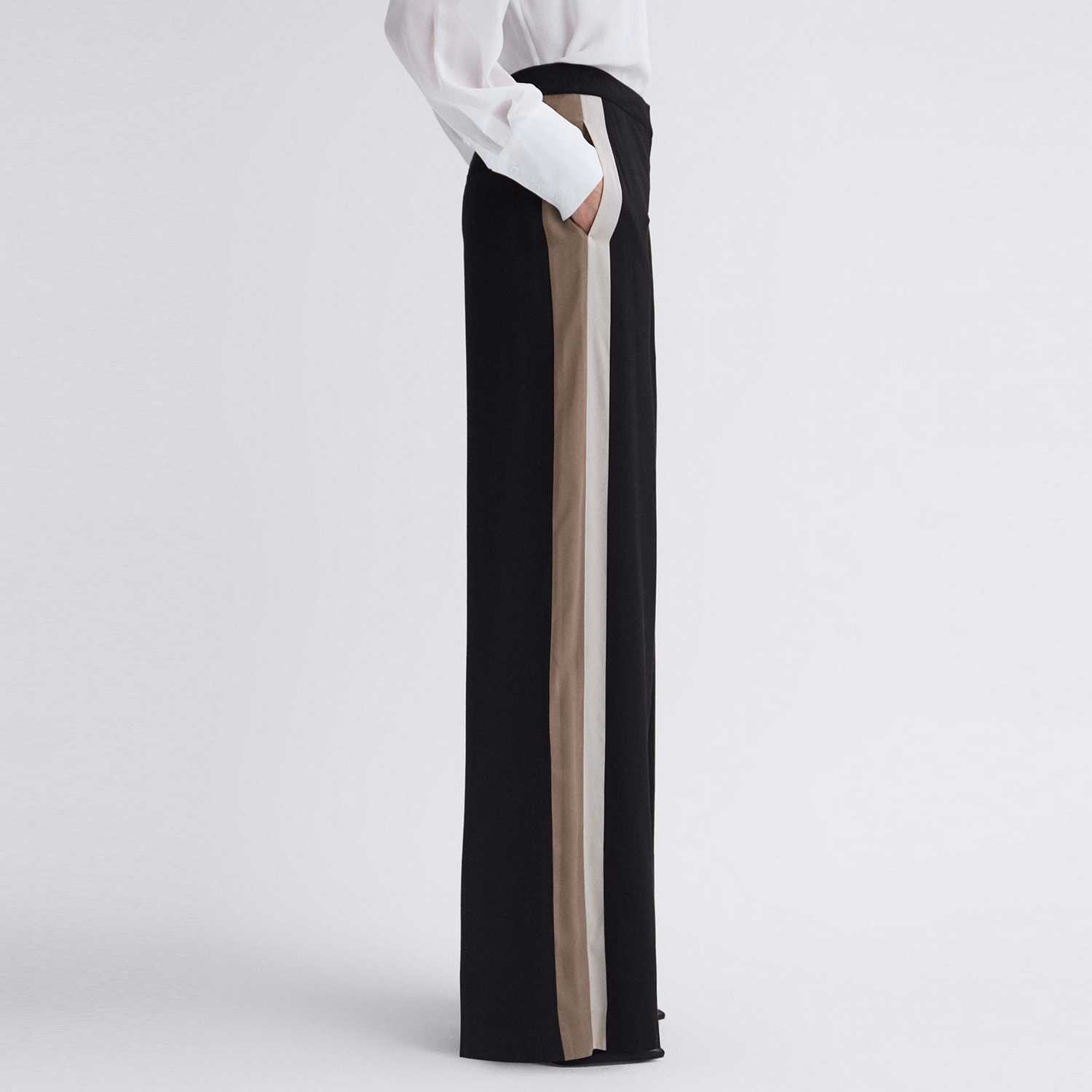 Poppie Mid-Rise Wide Leg Trousers