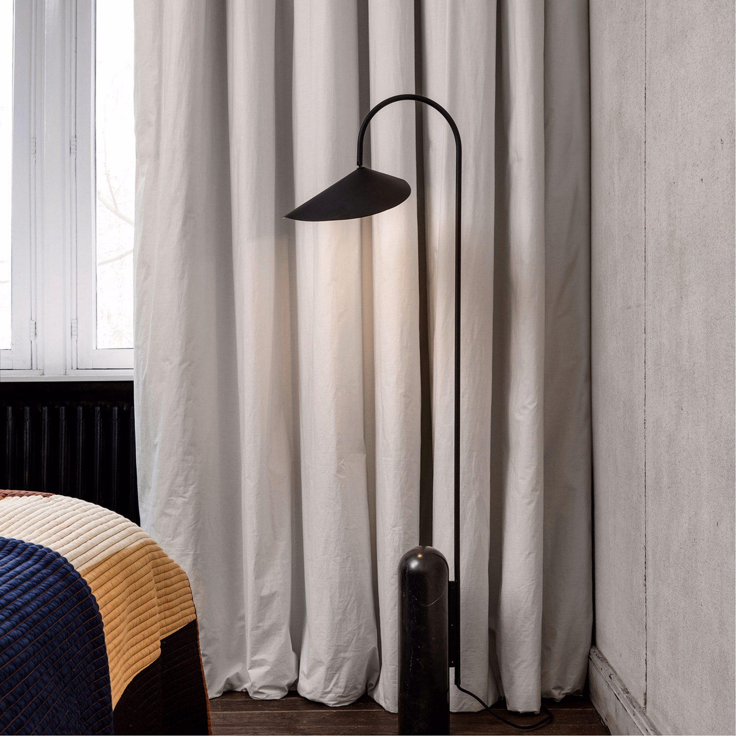 Arum Floor Light Black