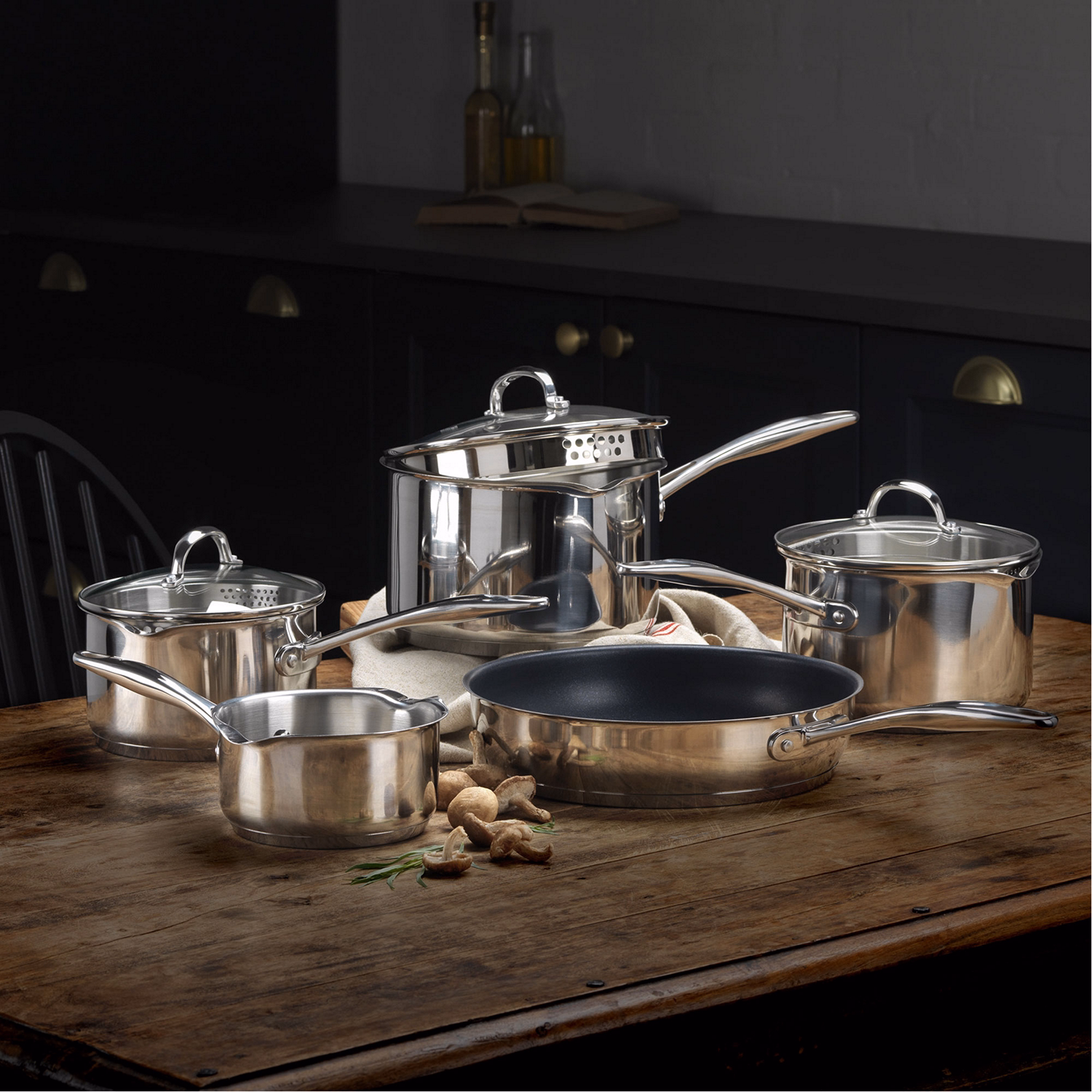 7000 Five-Piece Saucepan Set
