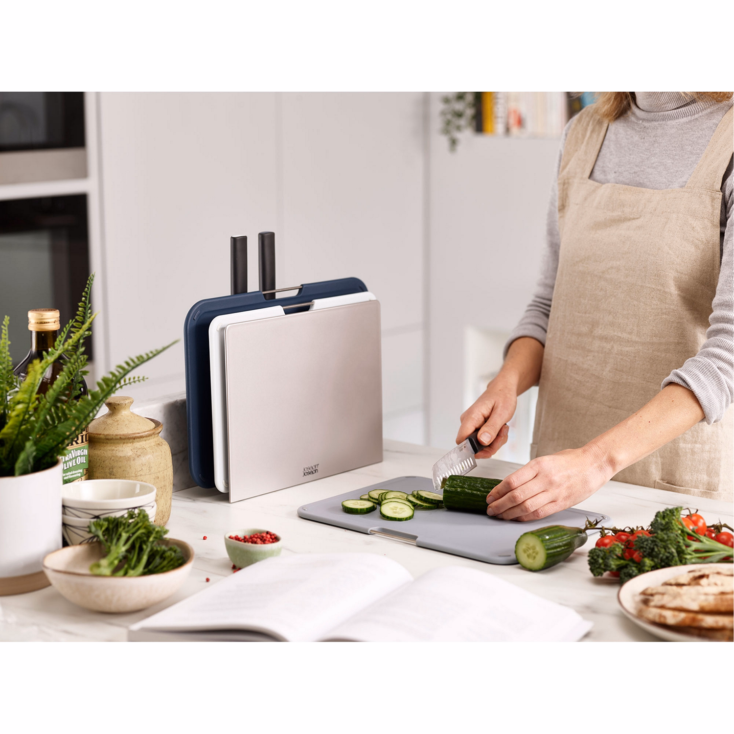 Nest? Boards Plus Six-Piece Knife & Chopping Board Set