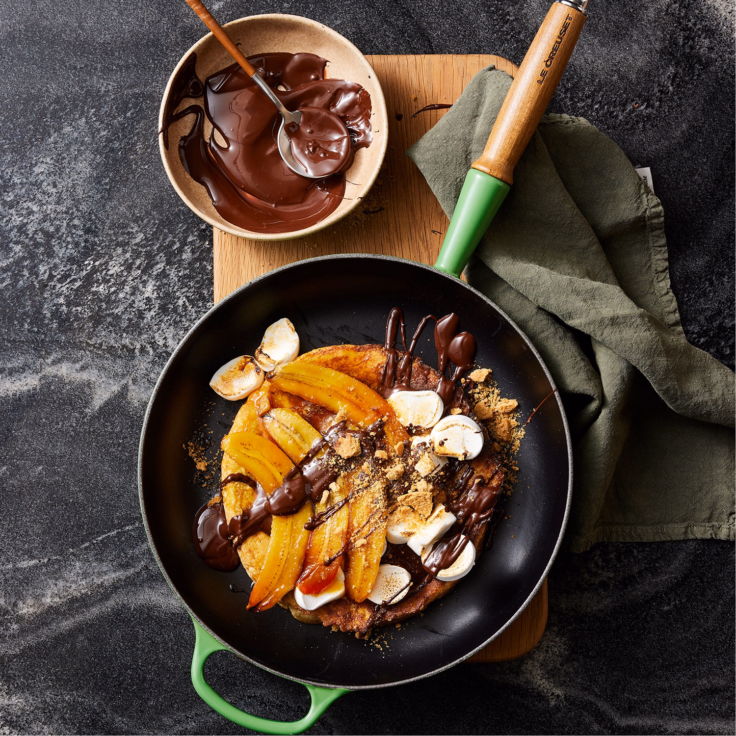 Signature Cast Iron Round Frying Pan With Wooden Handle 28cm