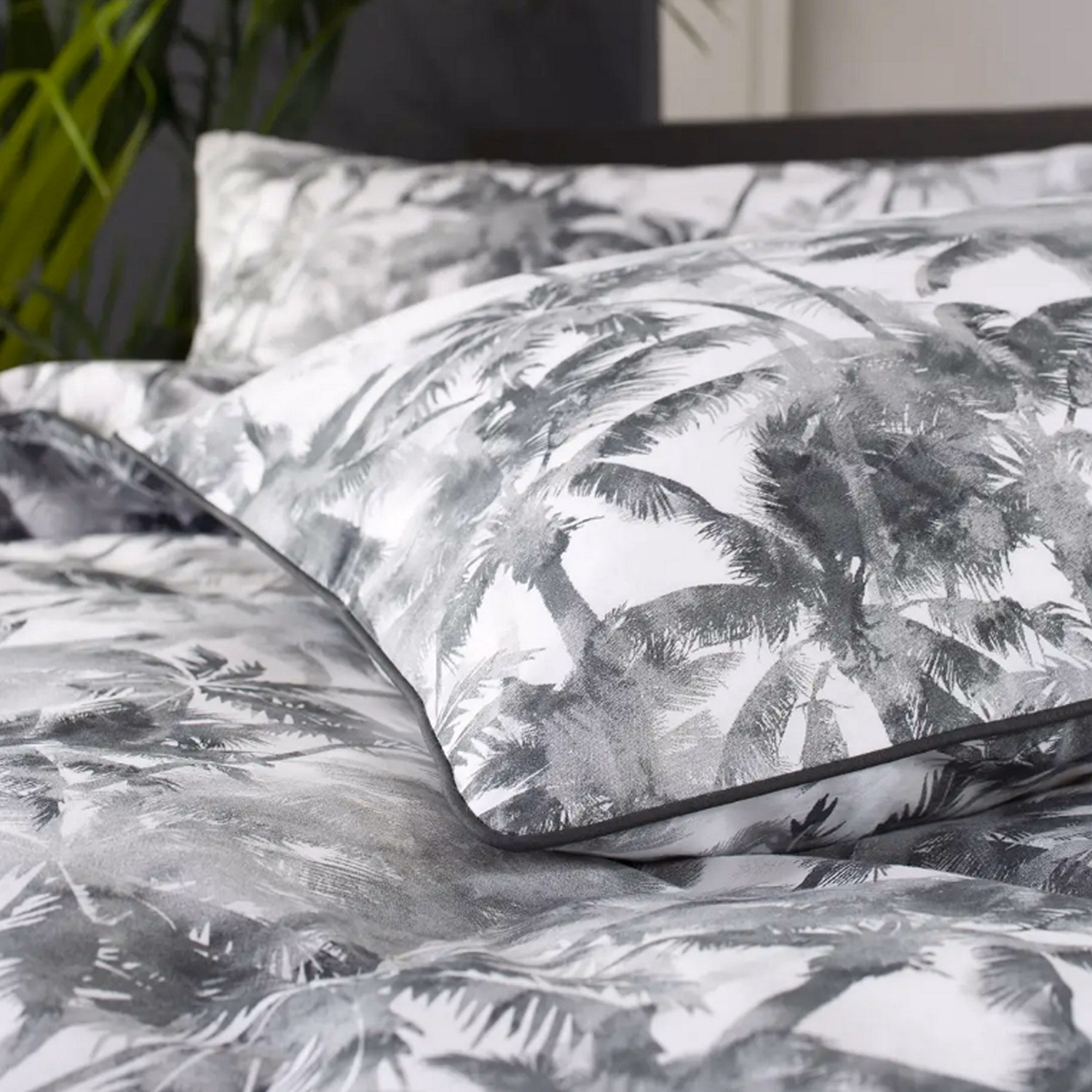 Palm Black Duvet Set