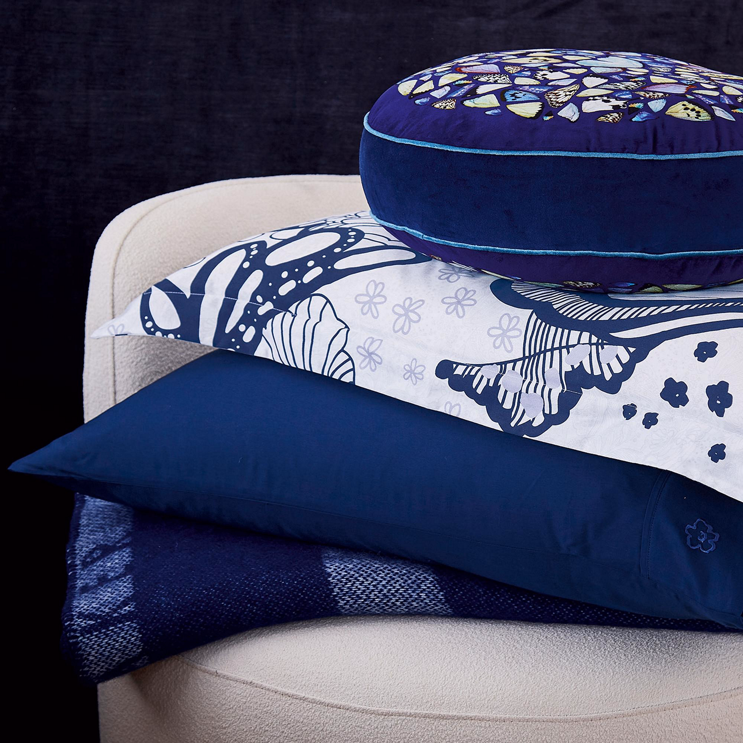 Swirl Floral Oxford Pillowcase Navy