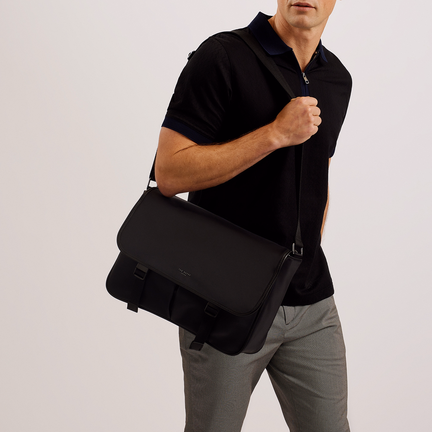 Helton Messenger Bag