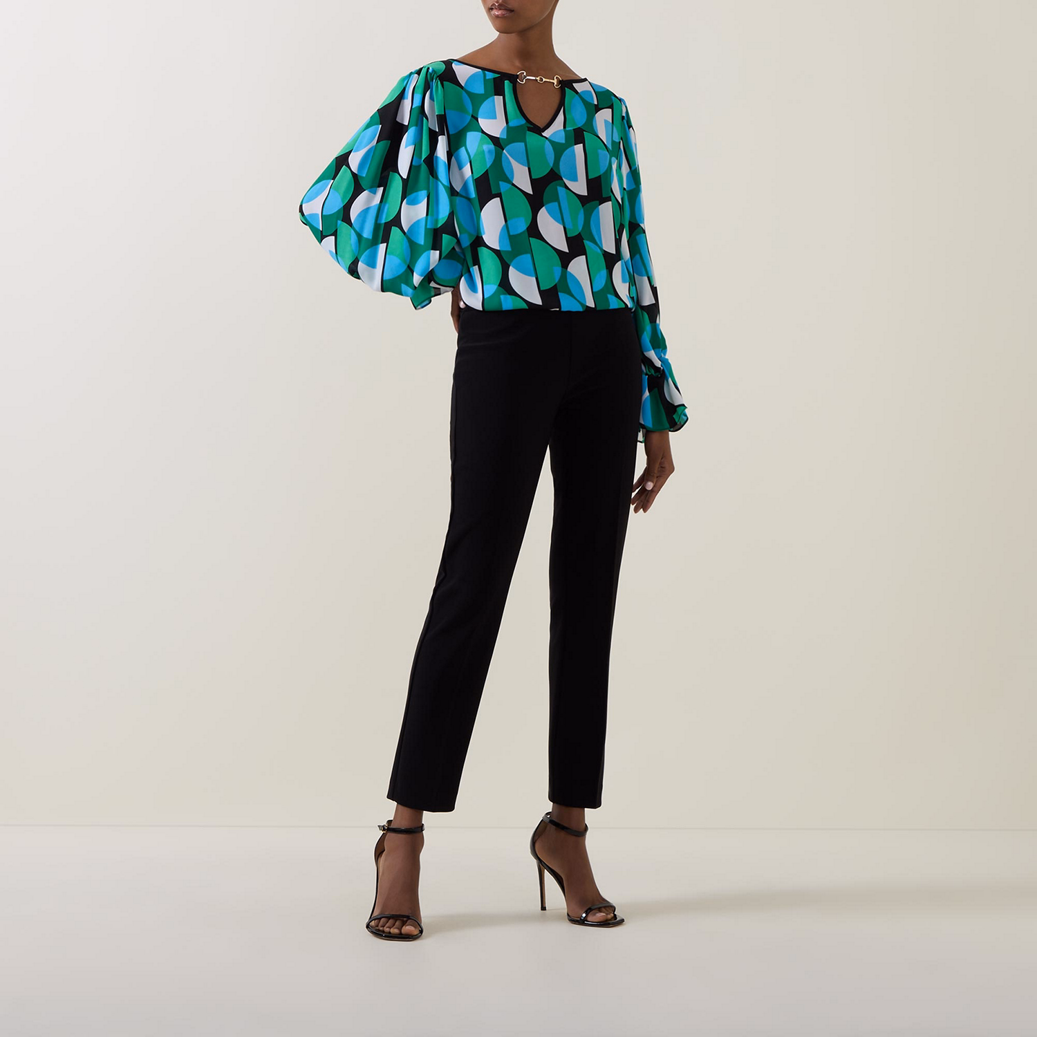 Pull-On Cropped Trousers