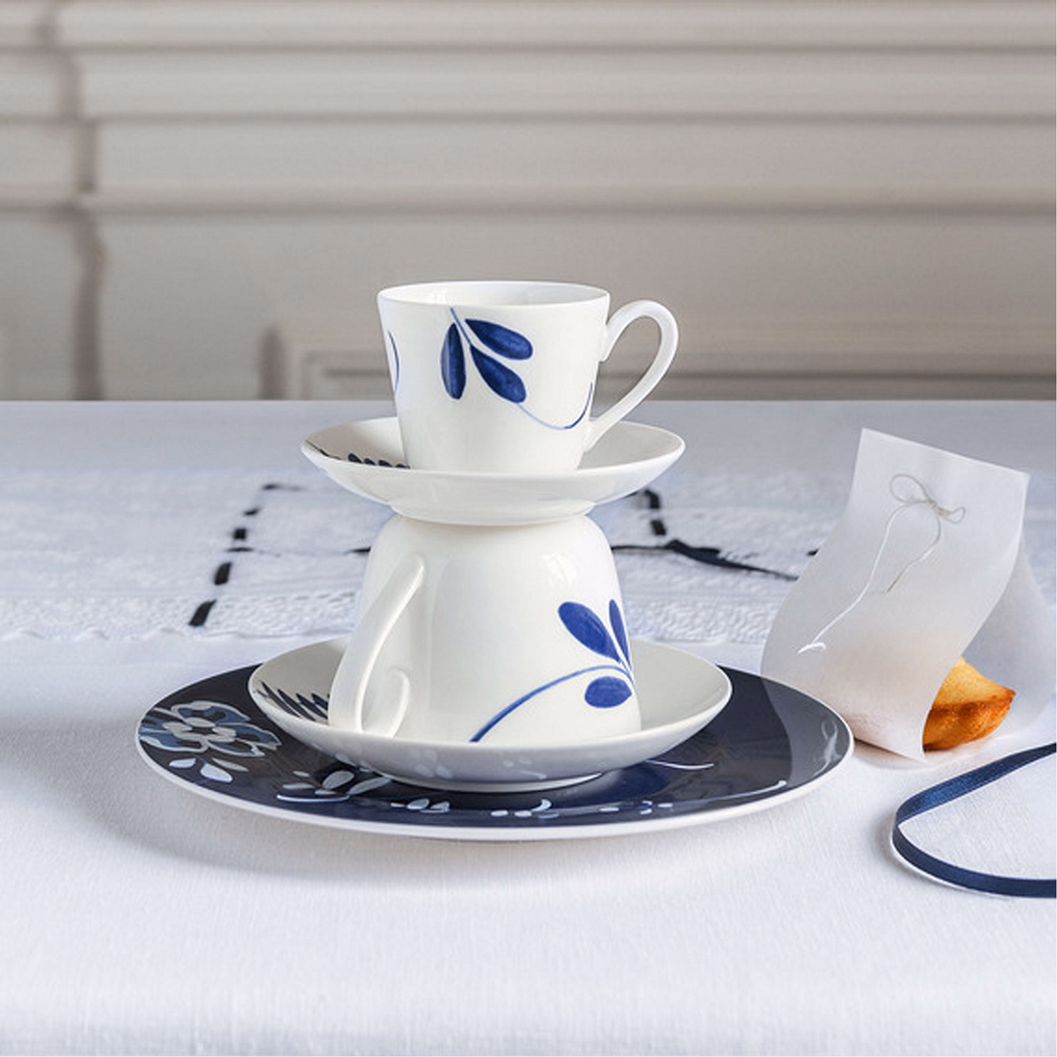 Old Luxembourg Brindille Tea Cup